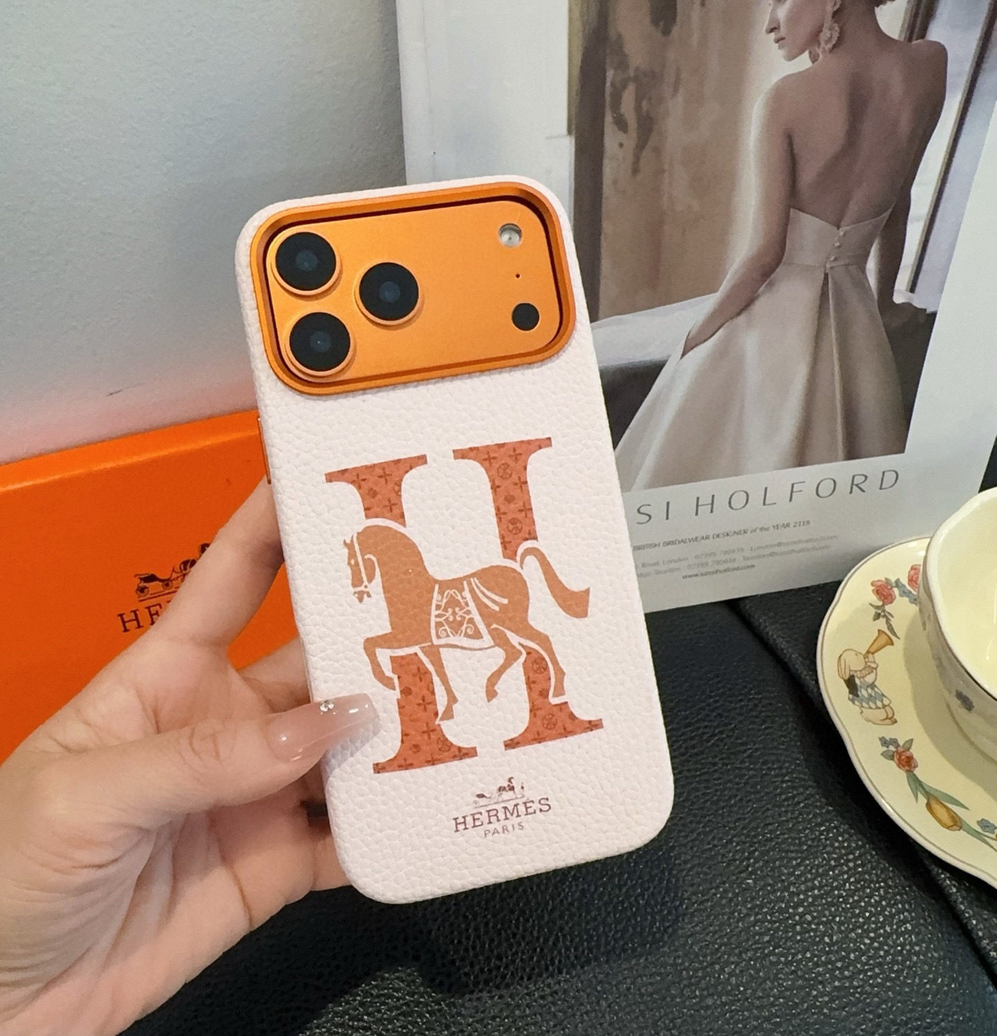 [TOP] HERMES Iphone Phone Case - Beige