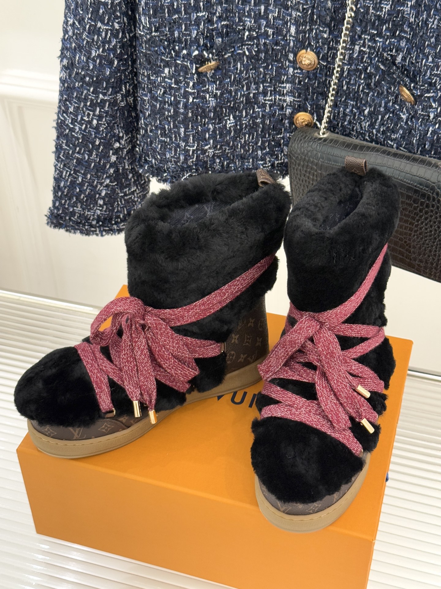 [TOP] Louis Vuitton LV Monogram Lace-up Snow Boots - 2 Color