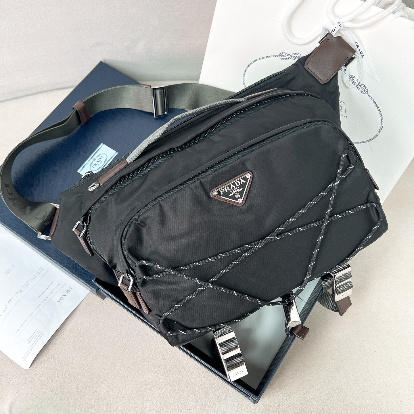 [TOP] PRADA Re-Nylon Messenger Bag 30x22x10cm - 2 Colors
