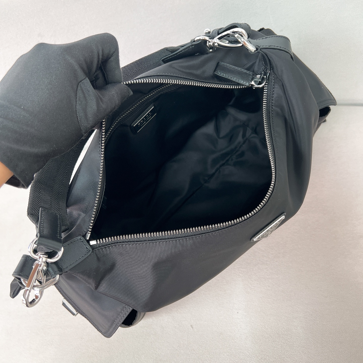 [TOP] PRADA Men's Explore Messenger Bag 43x29.5x15cm - Black