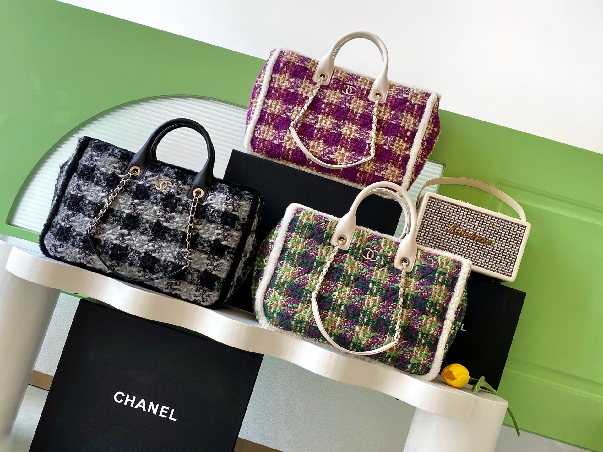 [TOP] CHANEL Coco Neige Tweed Handbag 27.5-39.5-16 cm / 24-33.5-11 cm- 3 Colors