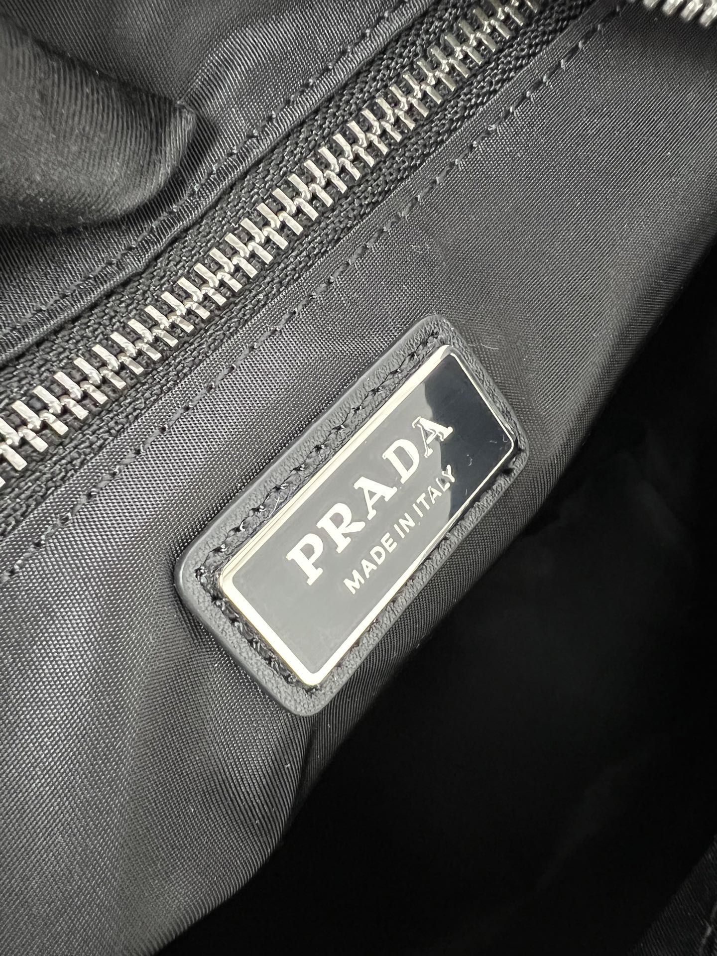 [TOP] PRADA Men's Explore Messenger Bag 43x29.5x15cm - Black