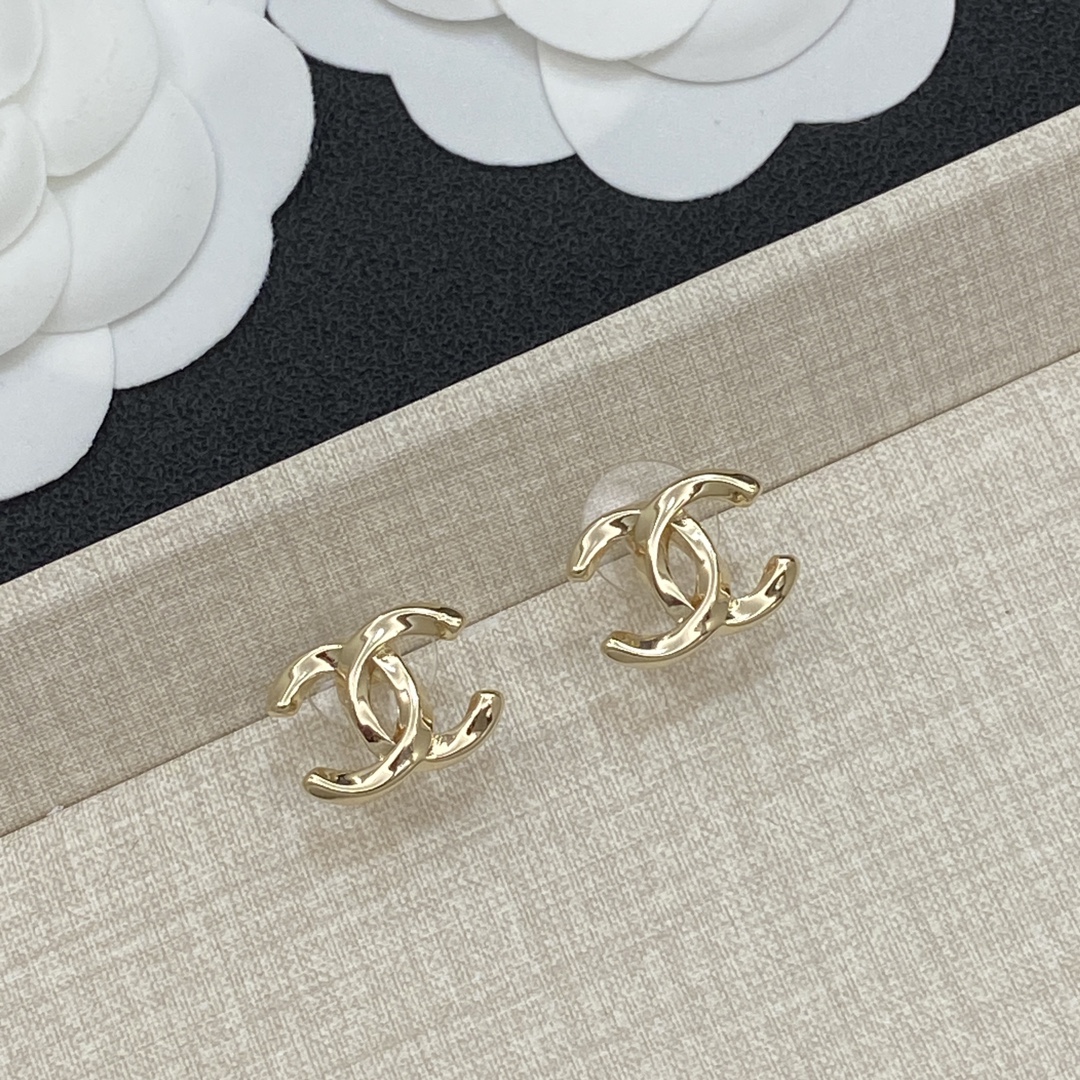 [TOP] CHANEL Earrings - Gold