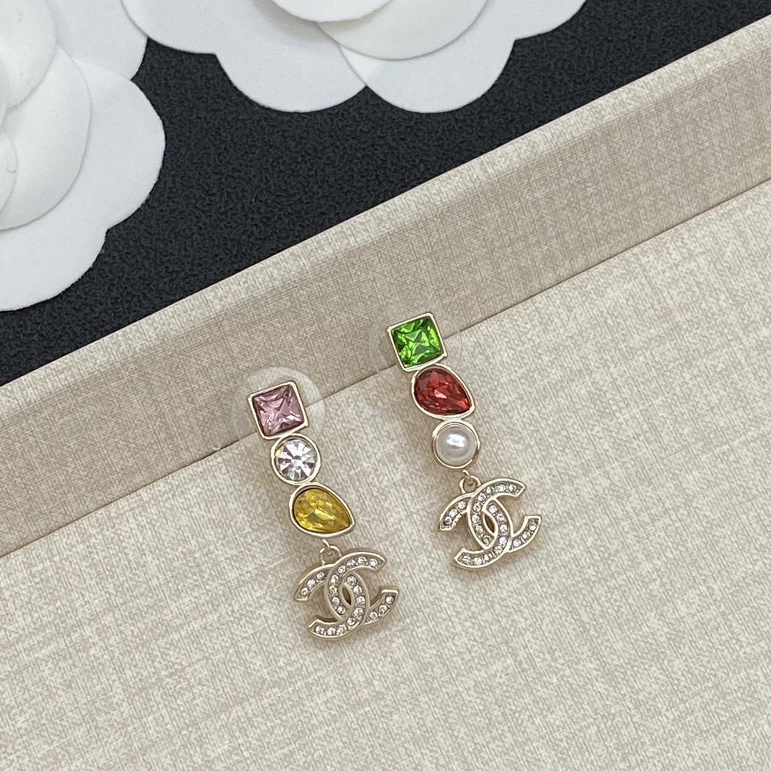 [TOP] CHANEL Earrings - Gold