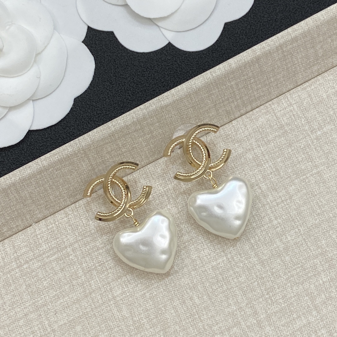 [TOP] CHANEL Earrings - Gold