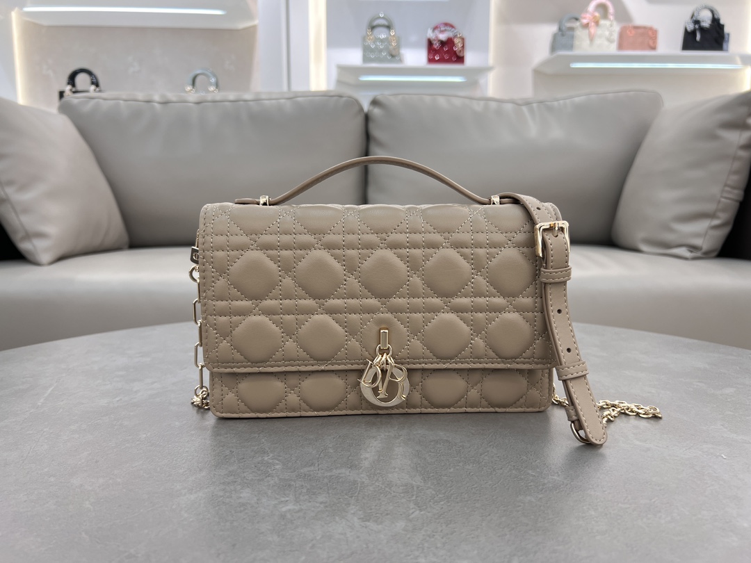 [TOP] Christian Dior Miss Bag Lambskin Leather 24x14x7.5cm - 5 Color