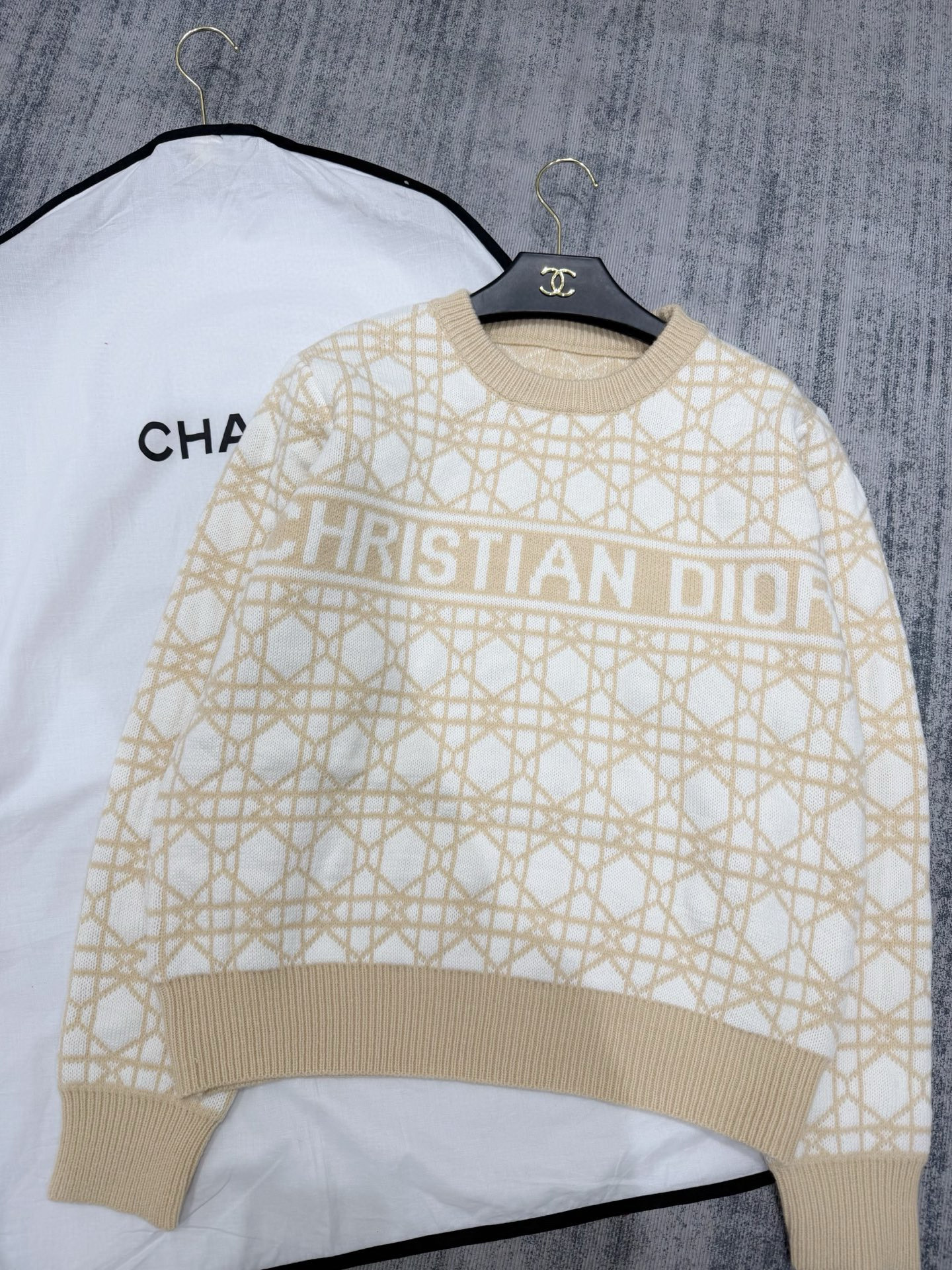 [TOP] Christian Dior Sweater  - Beige