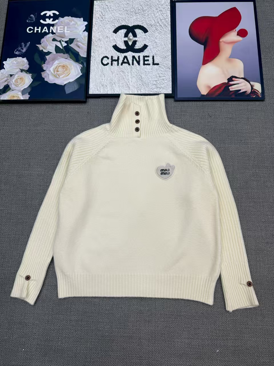 [TOP] Miu Miu Sweater - 2 Colors