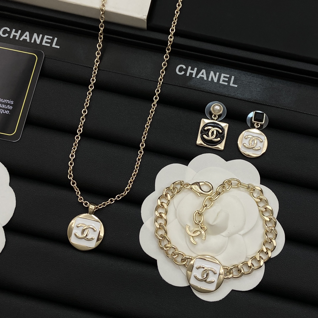 [TOP] CHANEL Necklace Bracelet Earrings Set - Gold