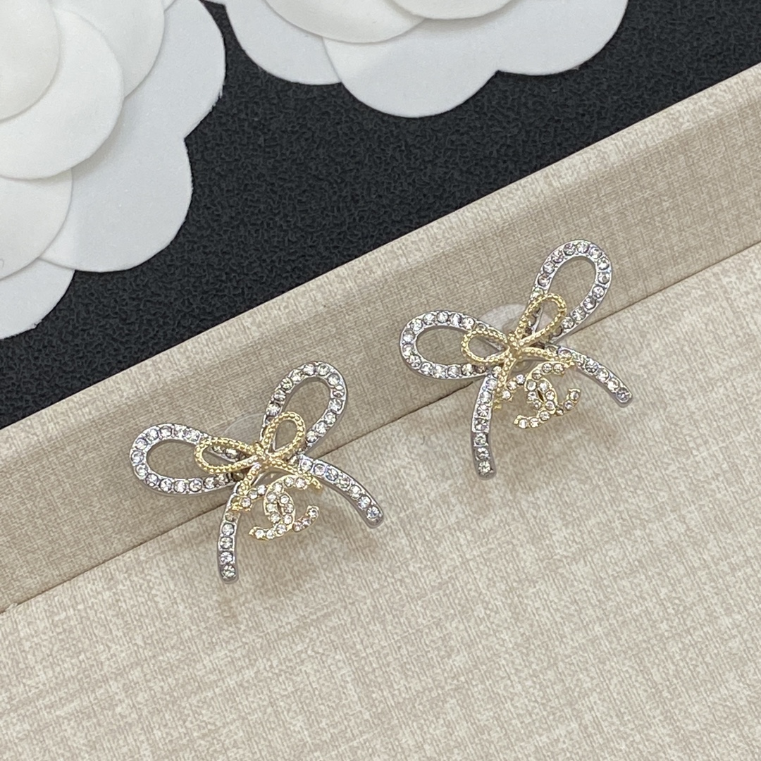 [TOP] CHANEL Earrings - Gold