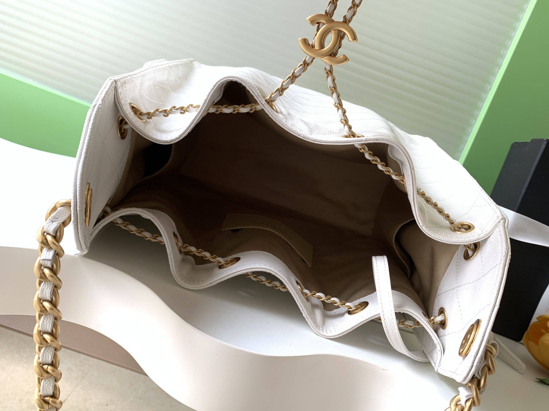 [TOP] CHANEL Caviar Hobo Shopping Bag 30x15x40cm - White