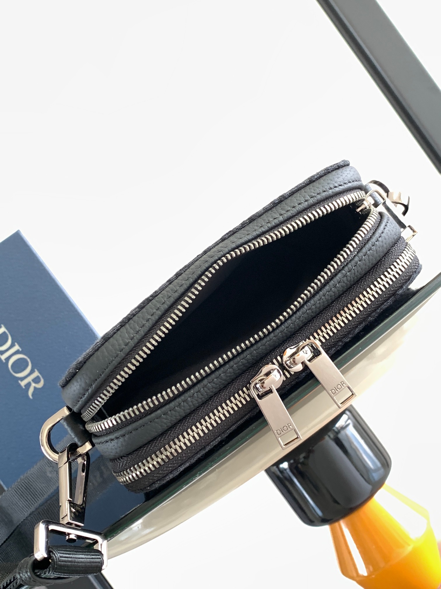 [TOP] Christian Dior ESSENTIALS Bag 17cm*12.5cm - Black