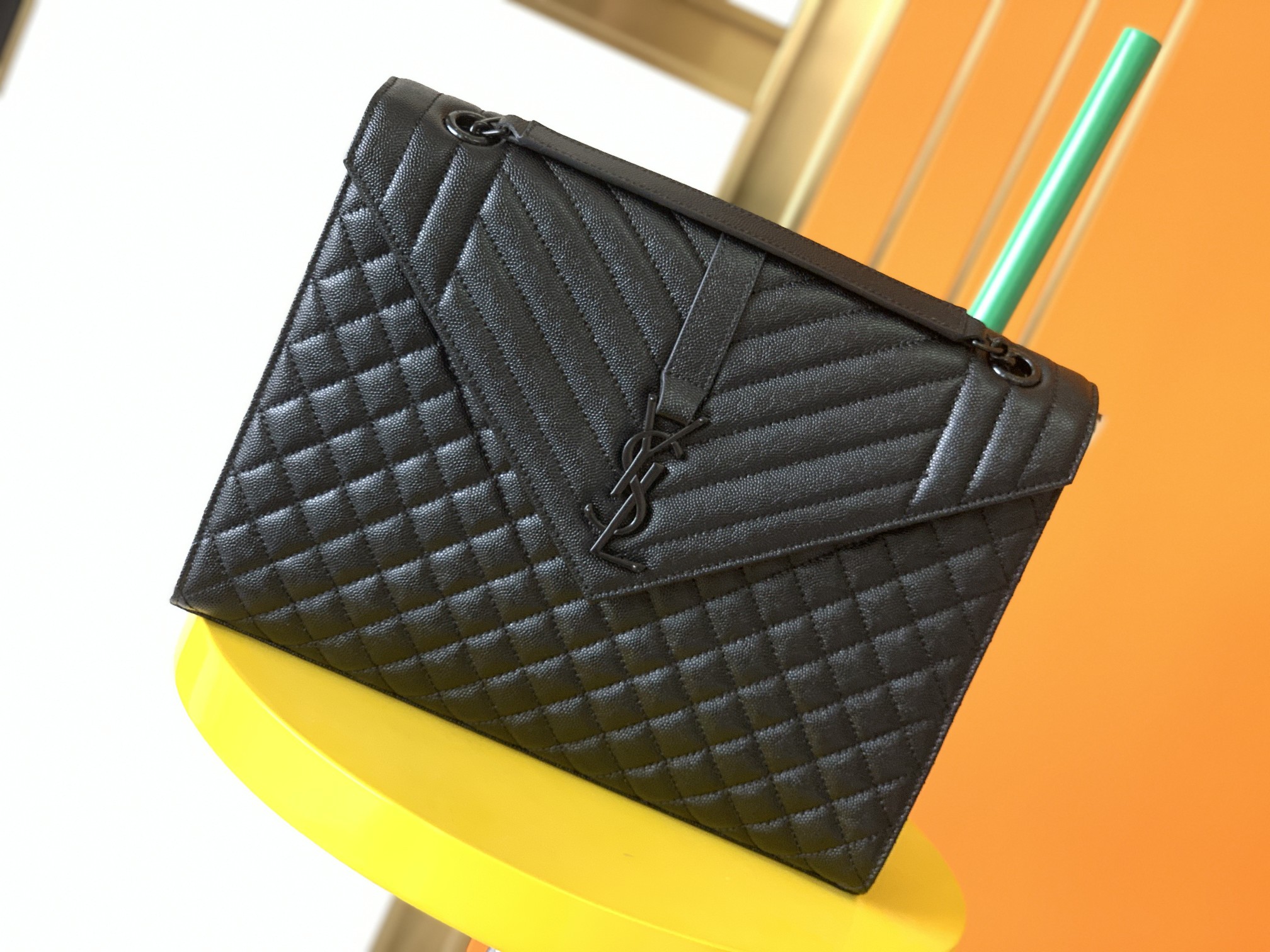 [TOP] Yves Saint Laurent YSL Envelope Bag 31cm - Black