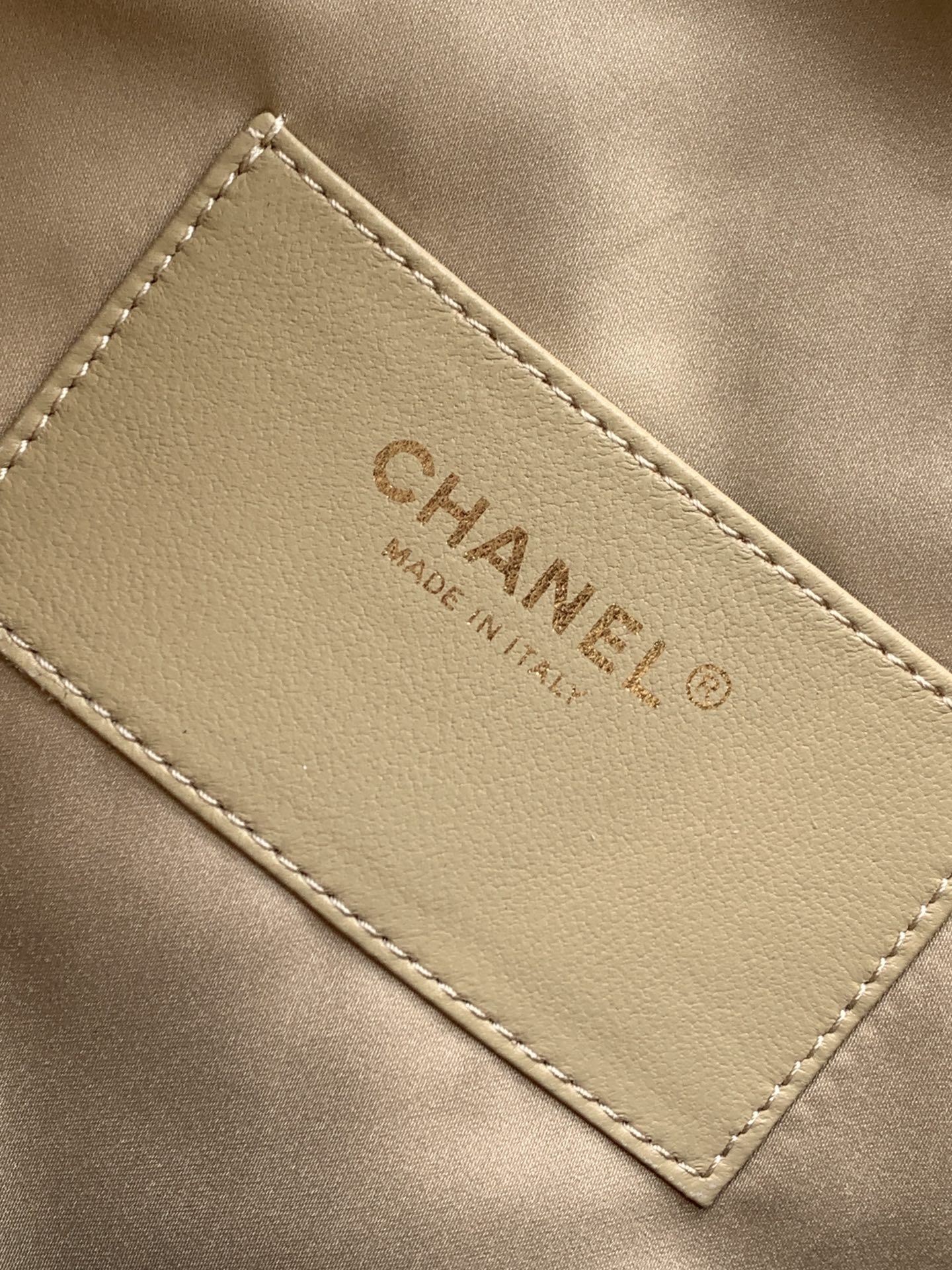 [TOP] CHANEL Caviar Hobo Shopping Bag 30x15x40cm - White