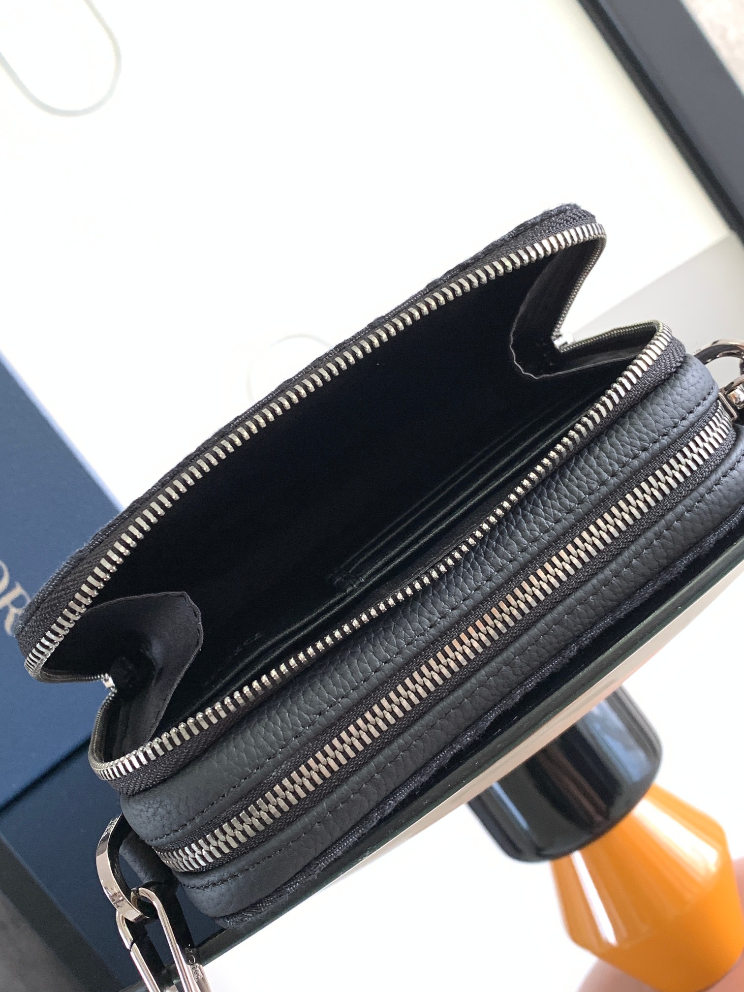 [TOP] Christian Dior ESSENTIALS Bag 17cm*12.5cm - Black