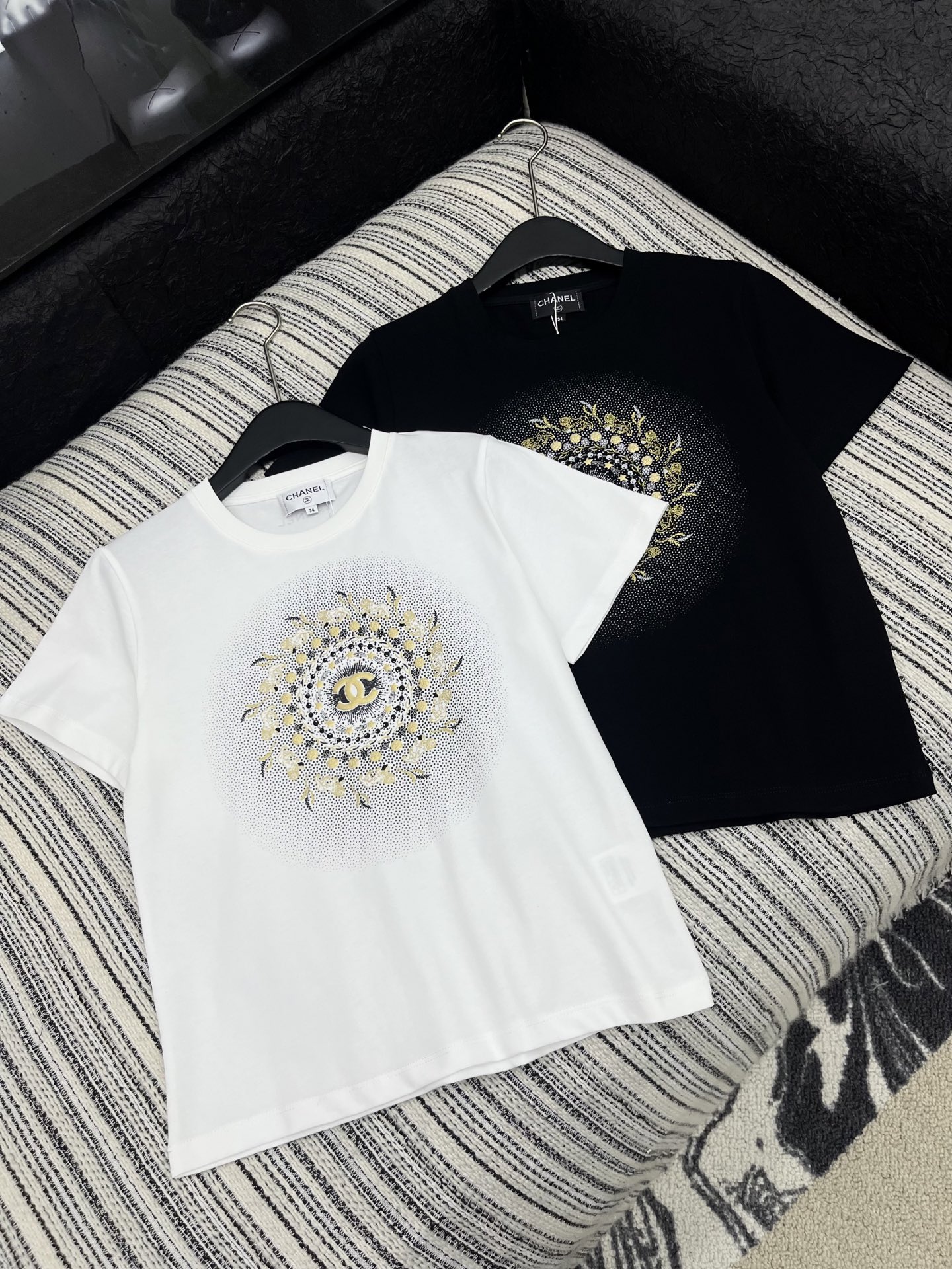 [TOP] CHANEL Women's T-shirt - 2 Colors