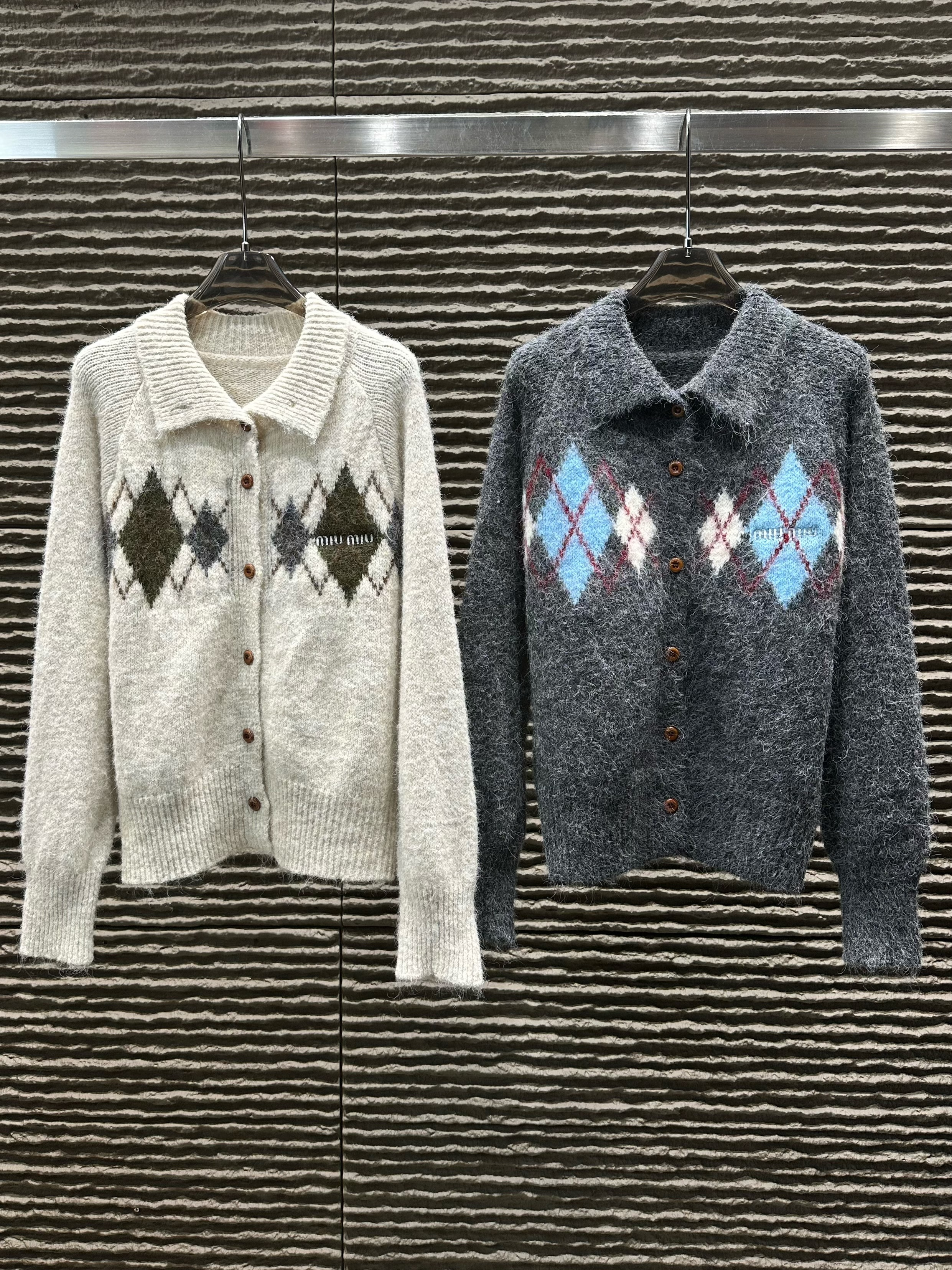 [TOP] Miu Miu Sweater - 2 Colors