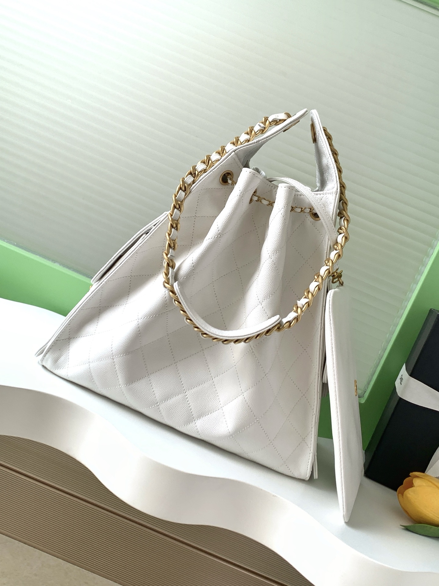 [TOP] CHANEL Caviar Hobo Shopping Bag 30x15x40cm - White