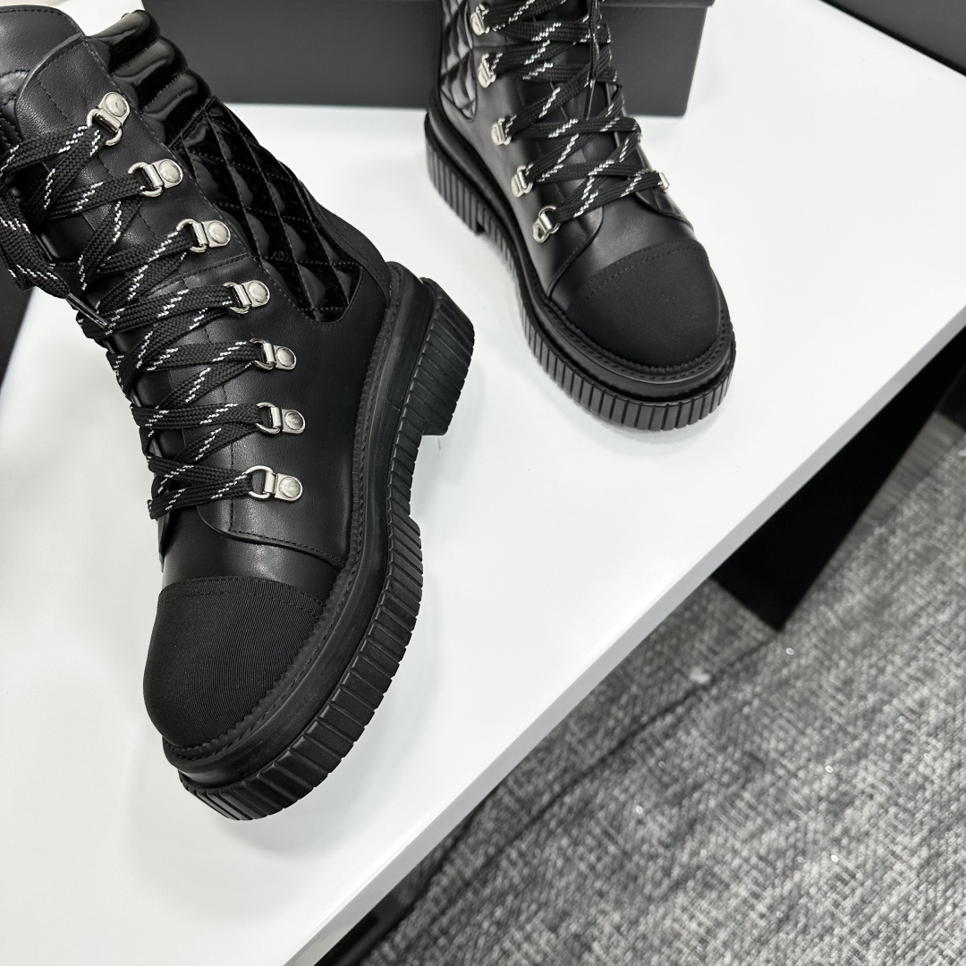 [TOP] CHANEL Short Boots - Black