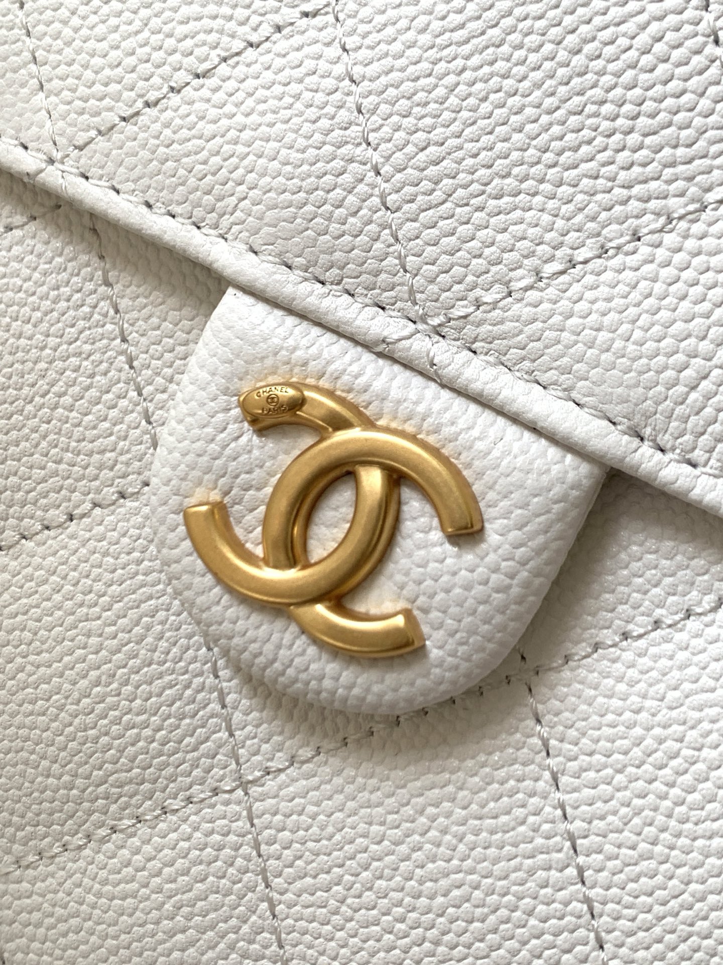 [TOP] CHANEL Caviar Hobo Shopping Bag 30x15x40cm - White
