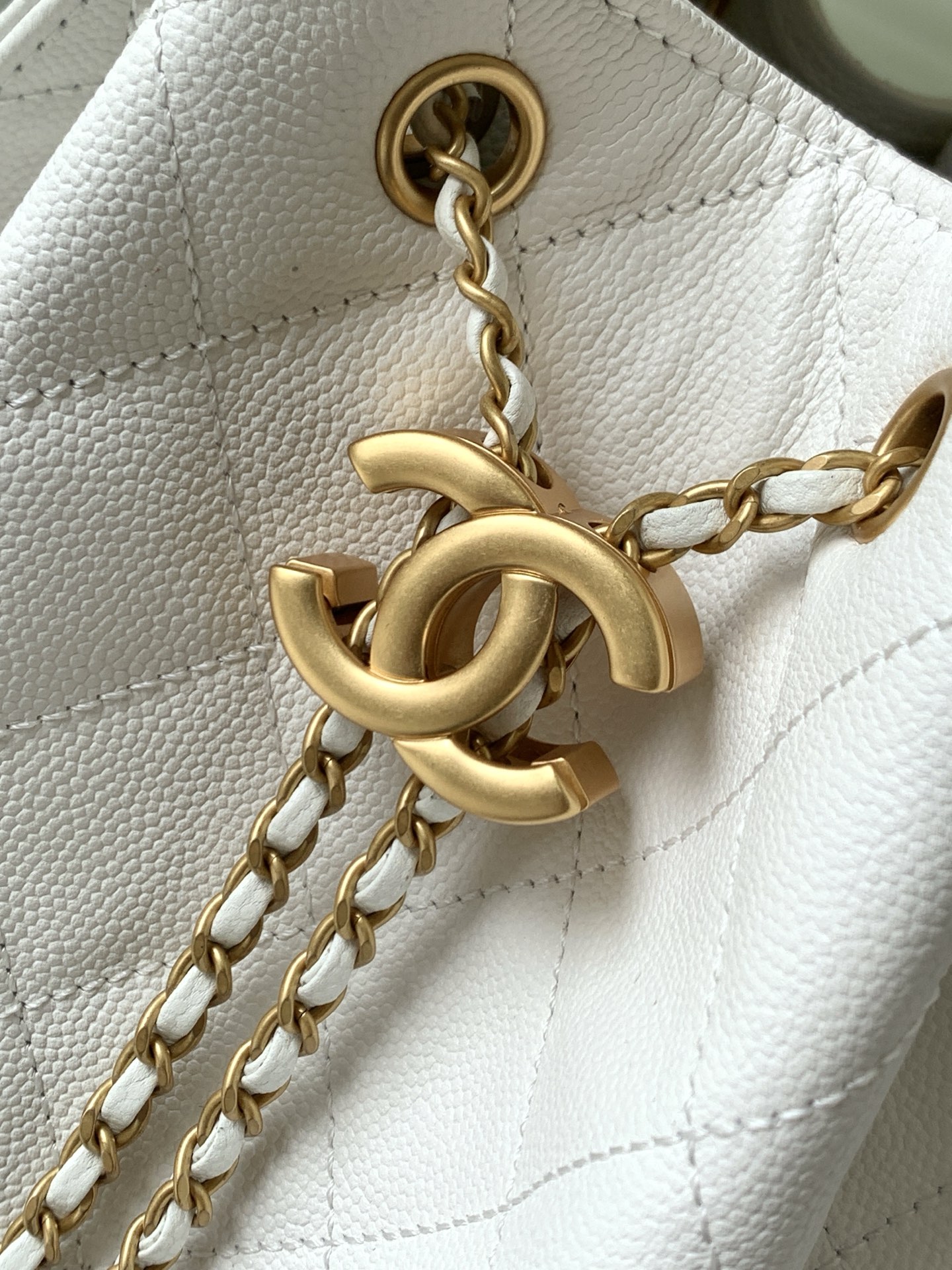 [TOP] CHANEL Caviar Hobo Shopping Bag 30x15x40cm - White