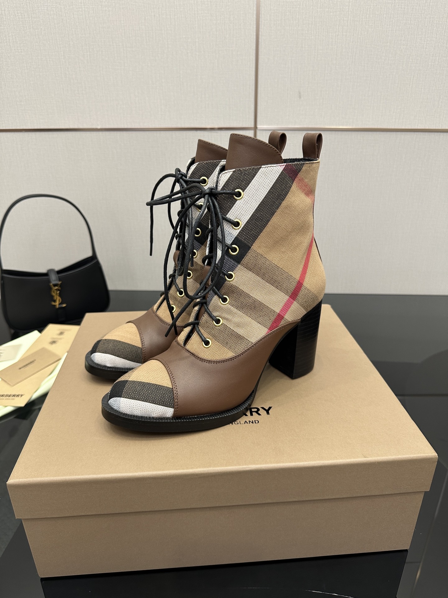 [TOP] BURBERRY High Heels Boots - 3 Color
