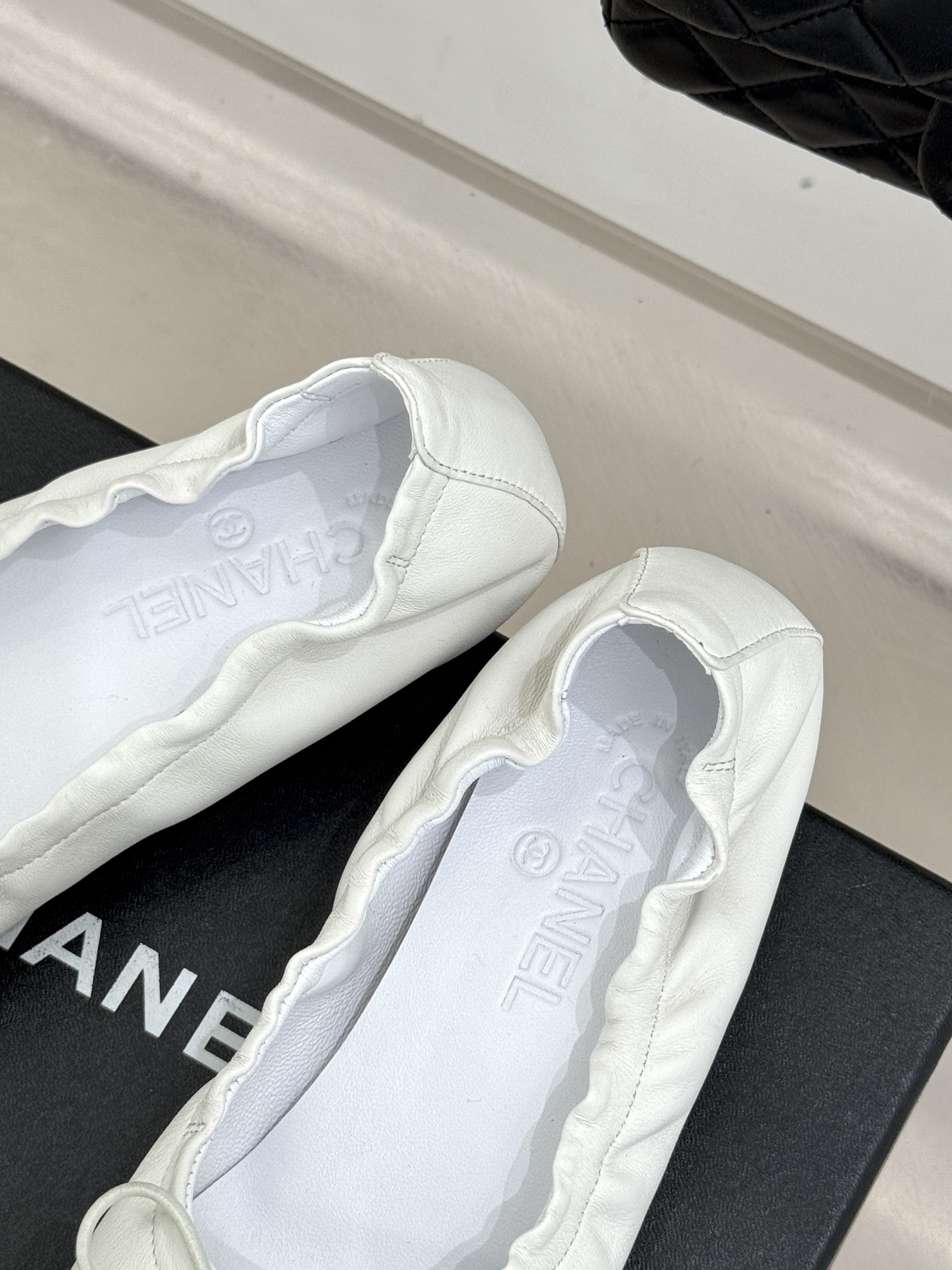 [TOP] CHANEL Flat Shoes with Bow - White