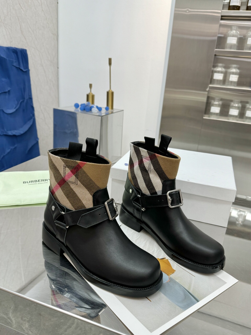 [TOP] BURBERRY Short Boots - Brown