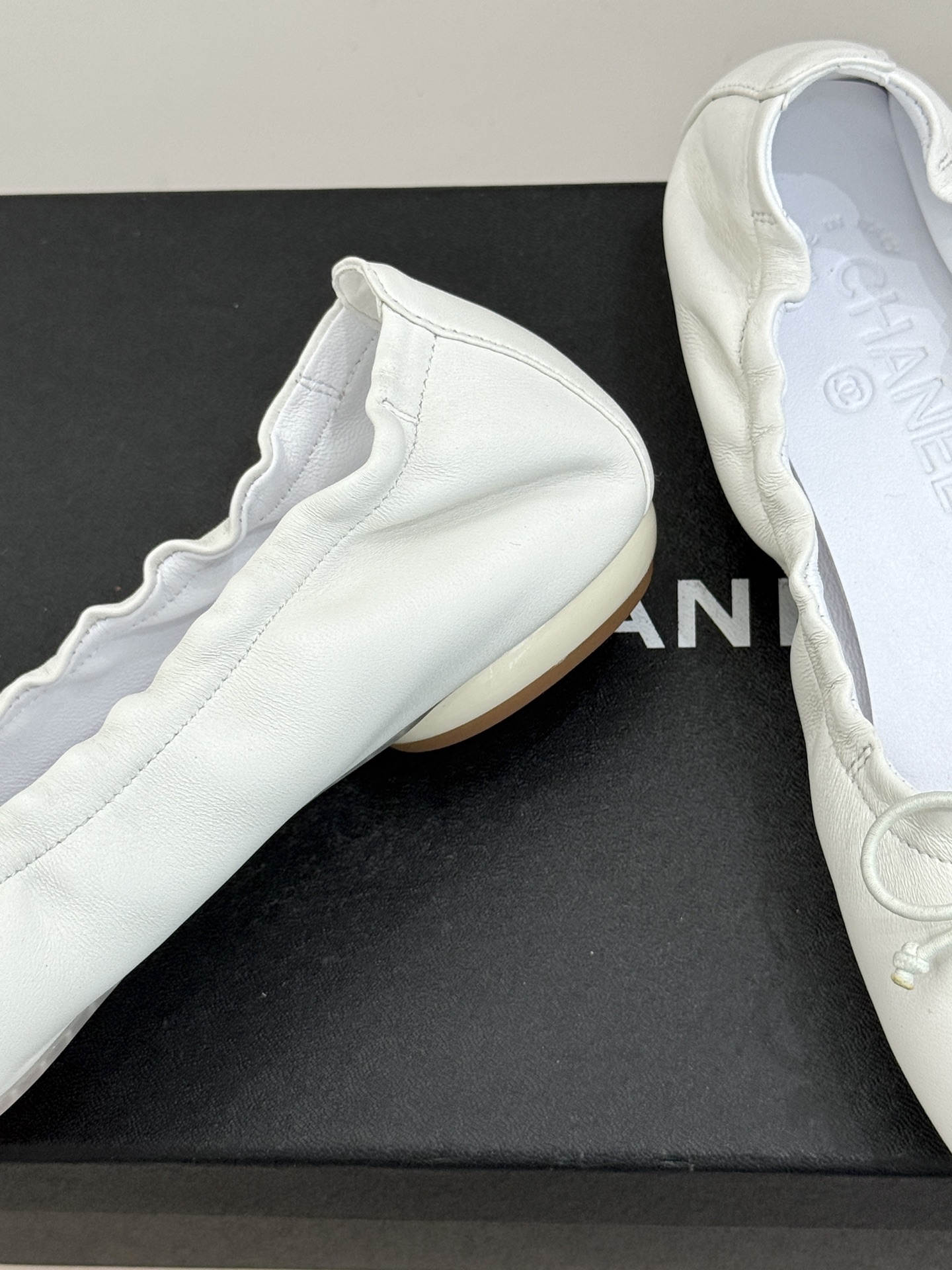 [TOP] CHANEL Flat Shoes with Bow - White