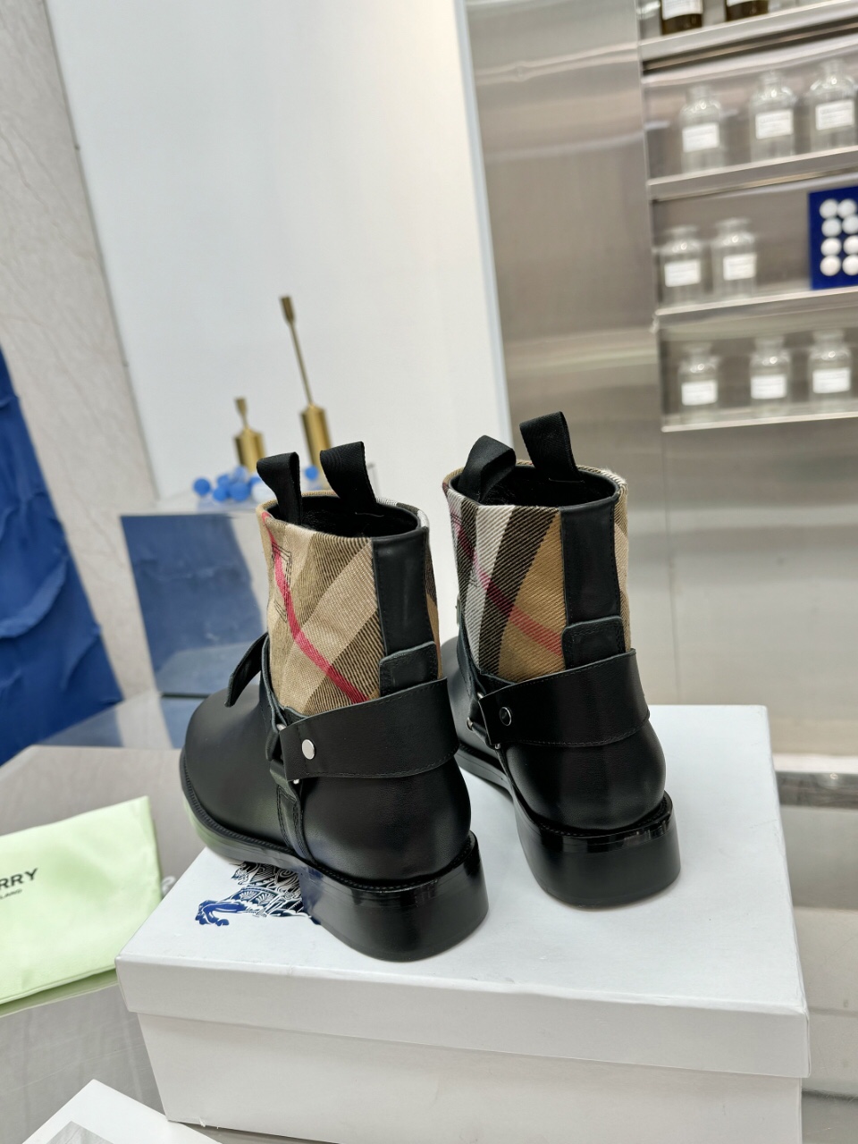 [TOP] BURBERRY Short Boots - Brown