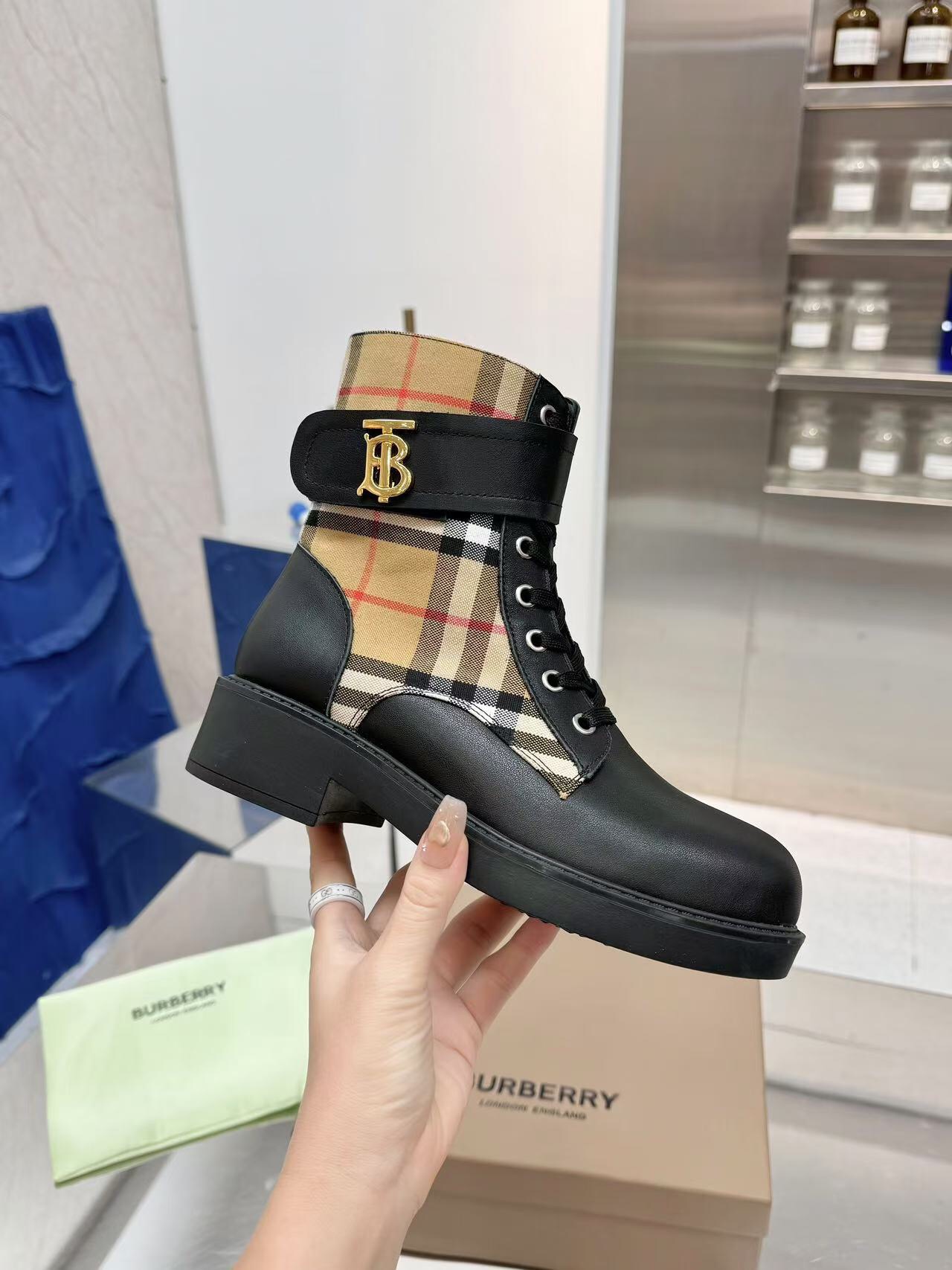 [TOP] BURBERRY Short Boots - Brown