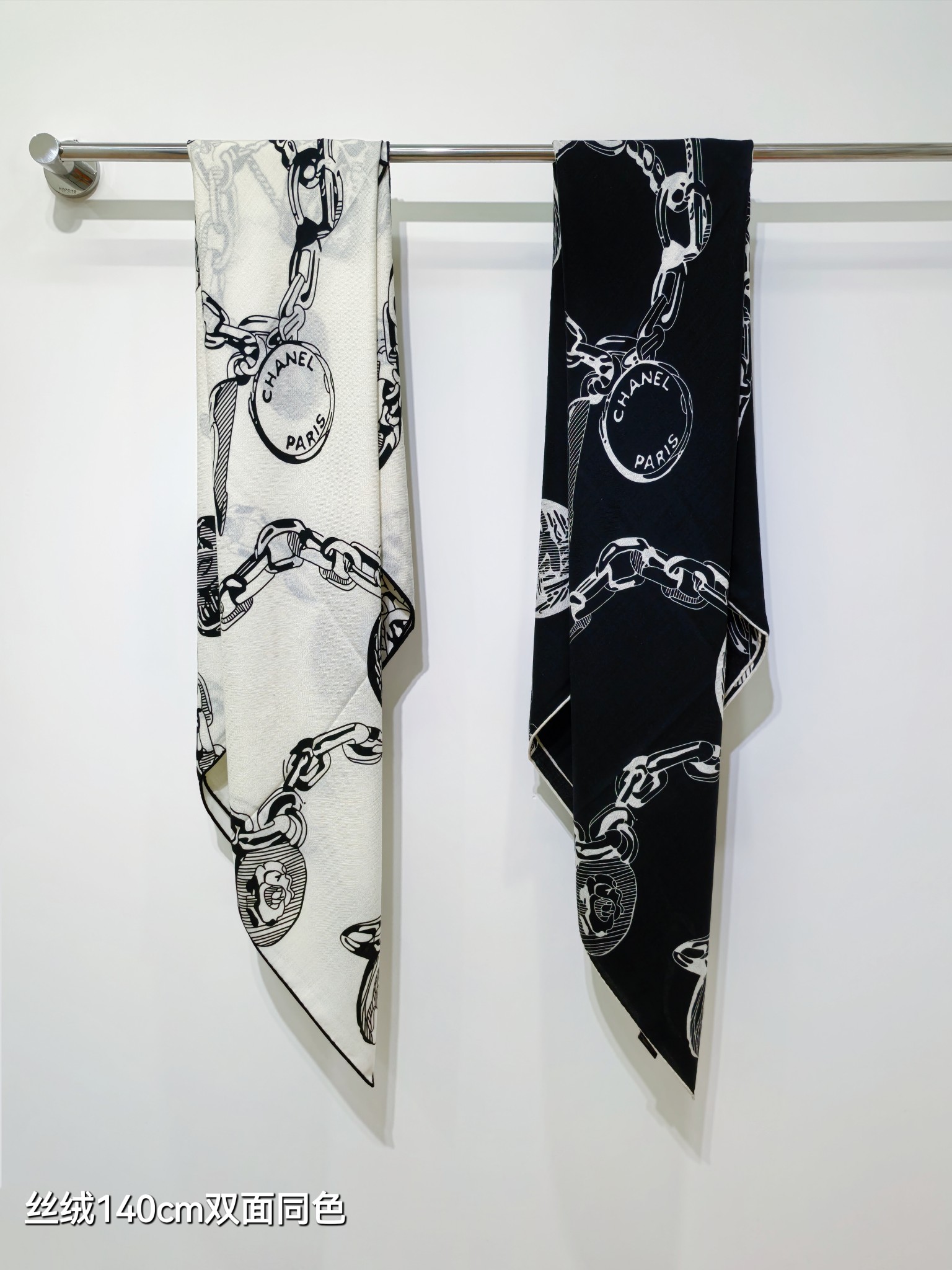 [TOP] CHANEL 70% Cashmere + 30% Silk Scarf 140x140 cm - 2 Colors