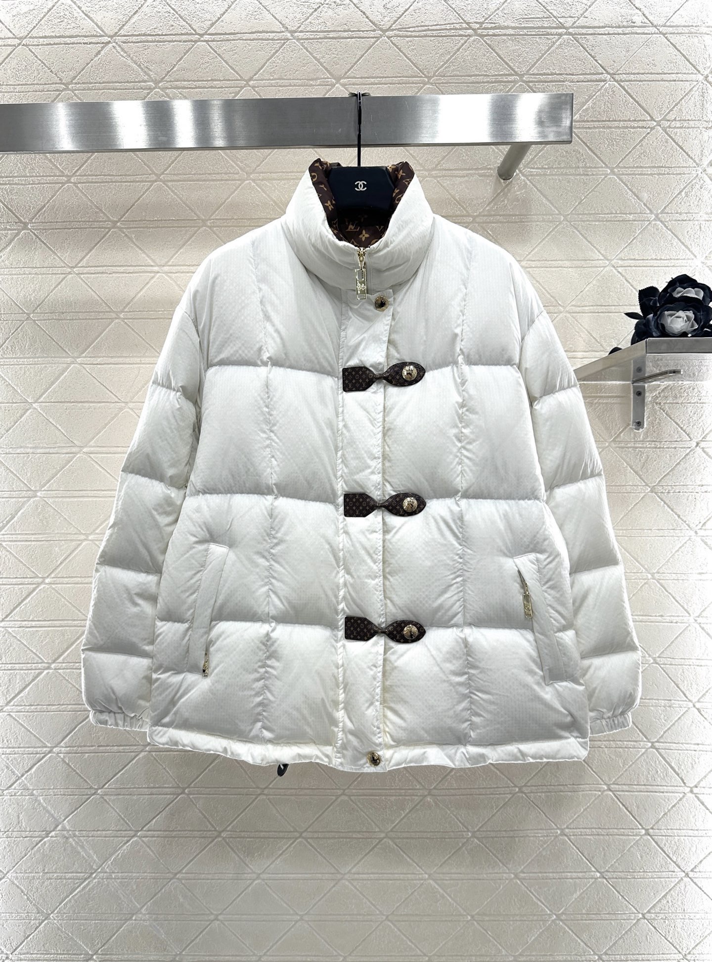 [TOP] Louis Vuitton LV Down Jacket - White