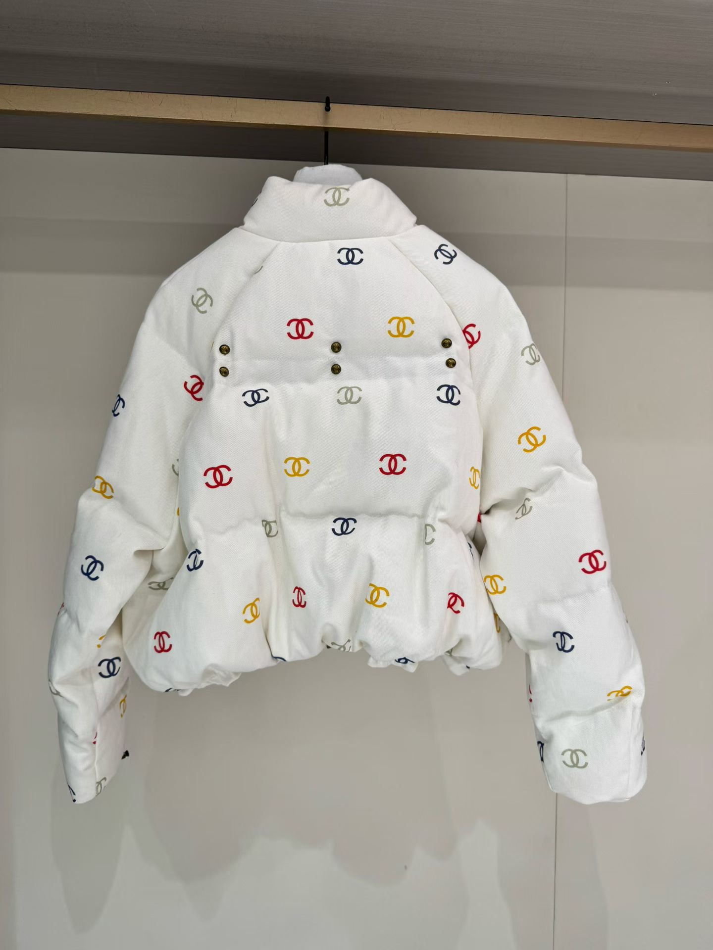 [TOP] CHANEL Down Jacket - White