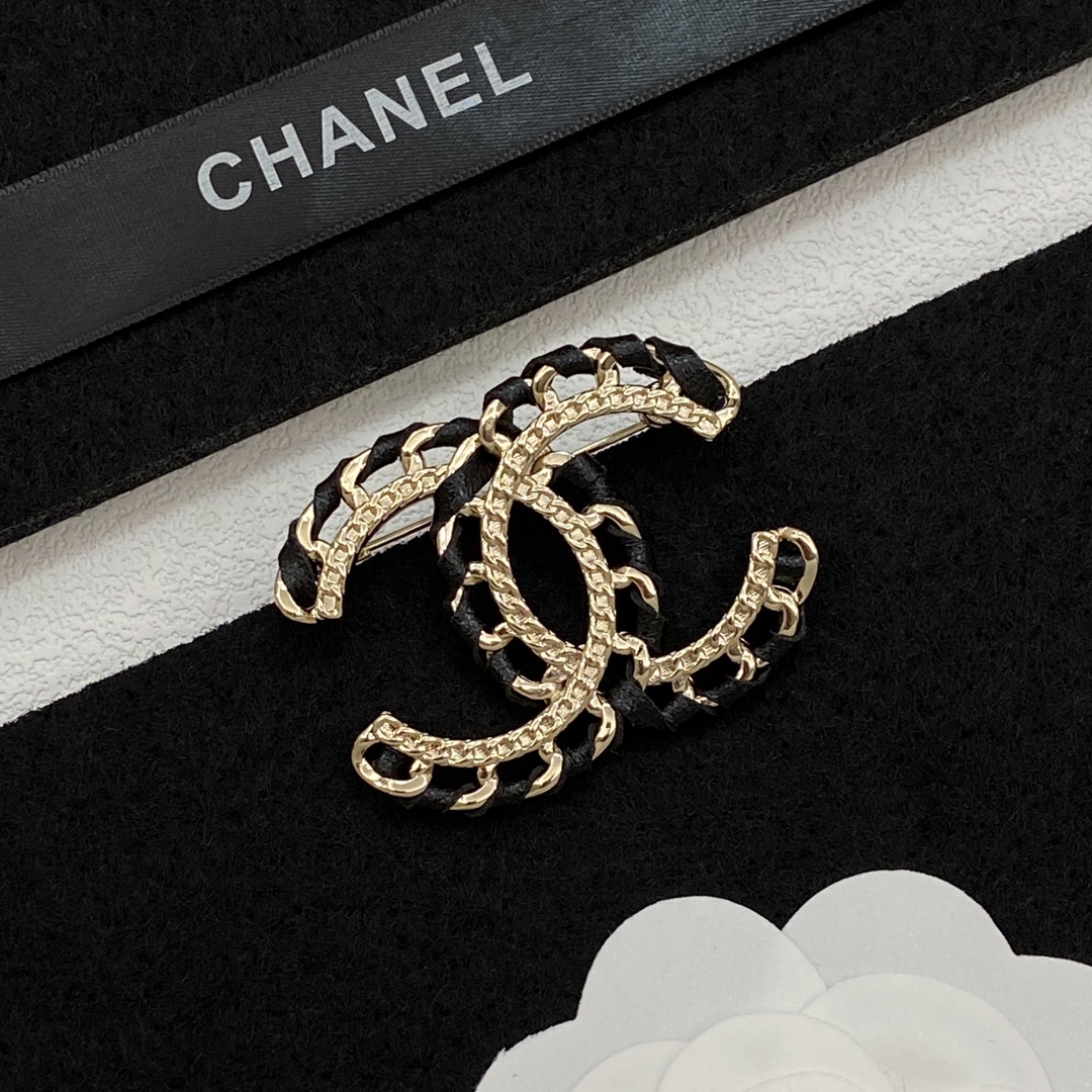 [TOP] CHANEL CC Brooch - Gold