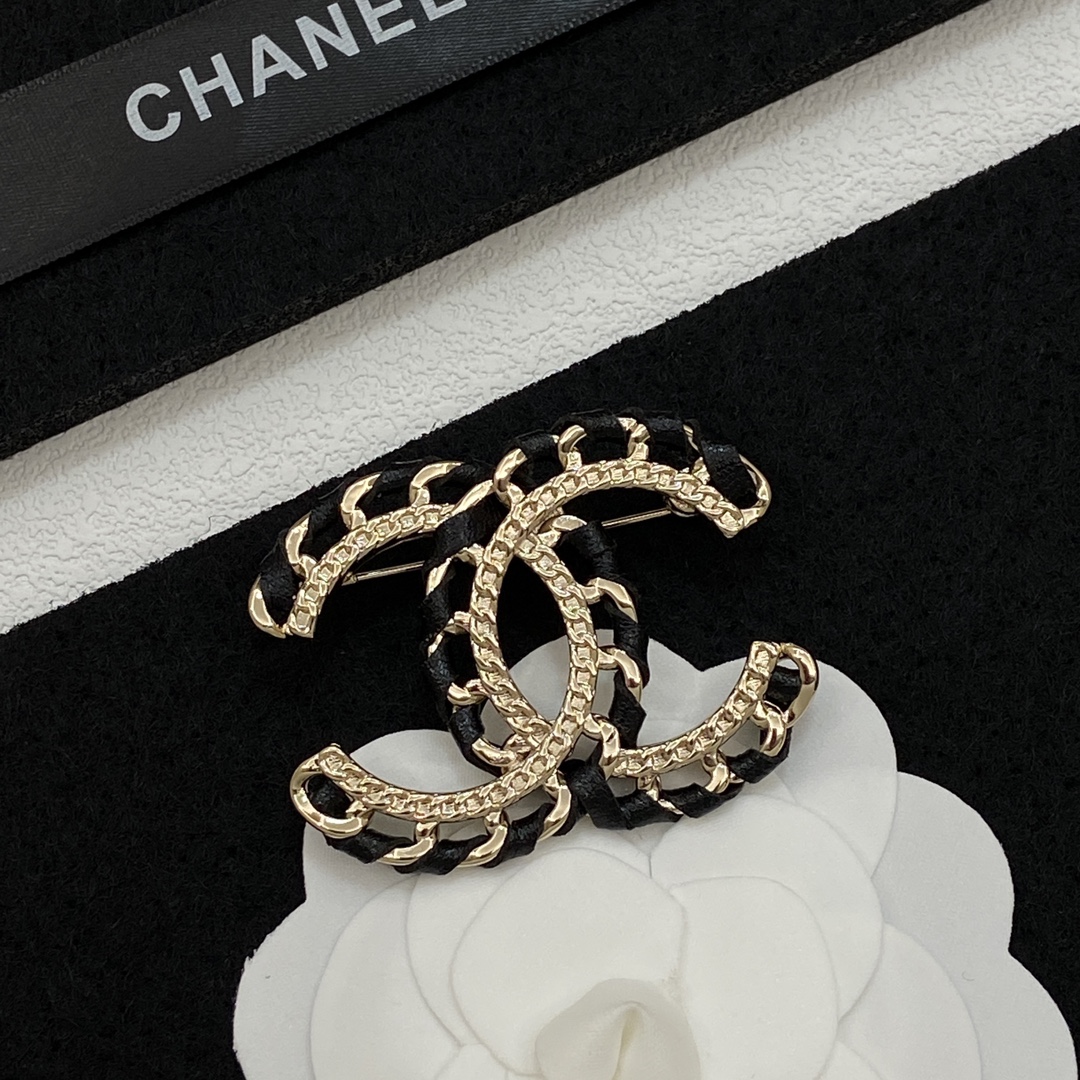 [TOP] CHANEL CC Brooch - Gold