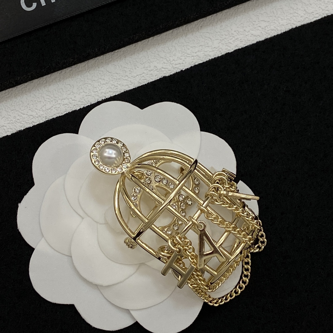 [TOP] CHANEL Cage Brooch - Gold