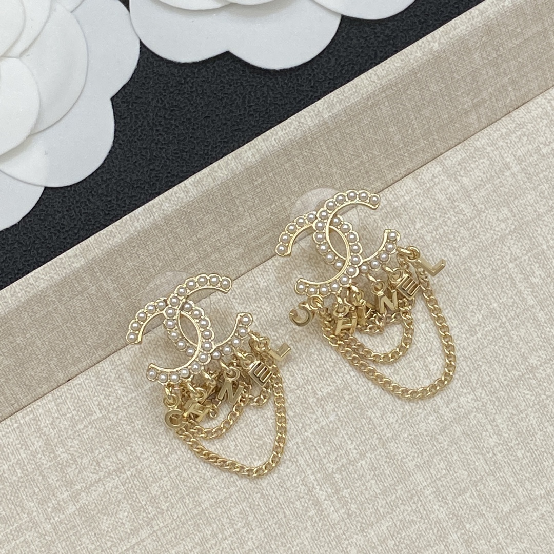 [TOP] CHANEL Earrings - Gold
