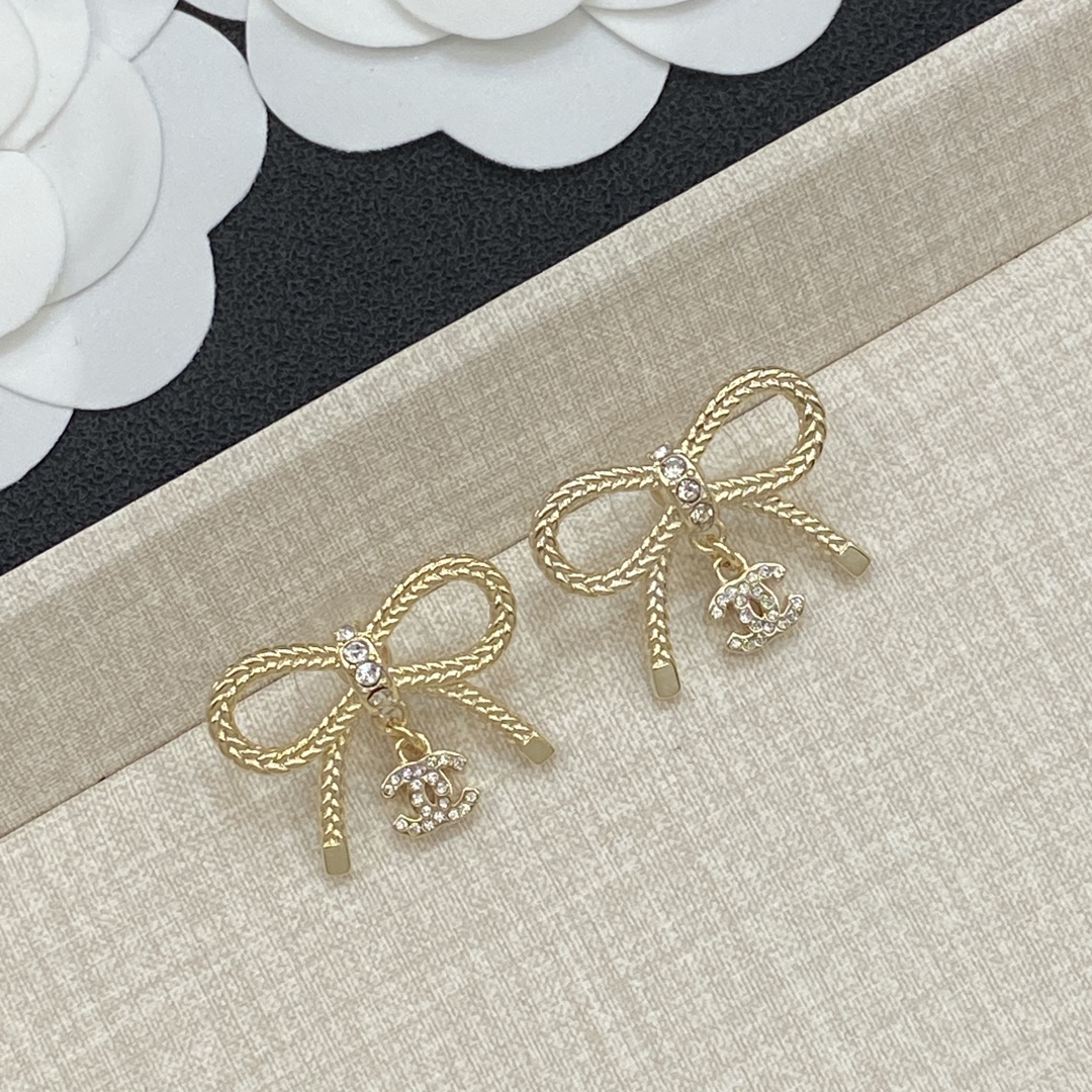 [TOP] CHANEL Earrings - Gold