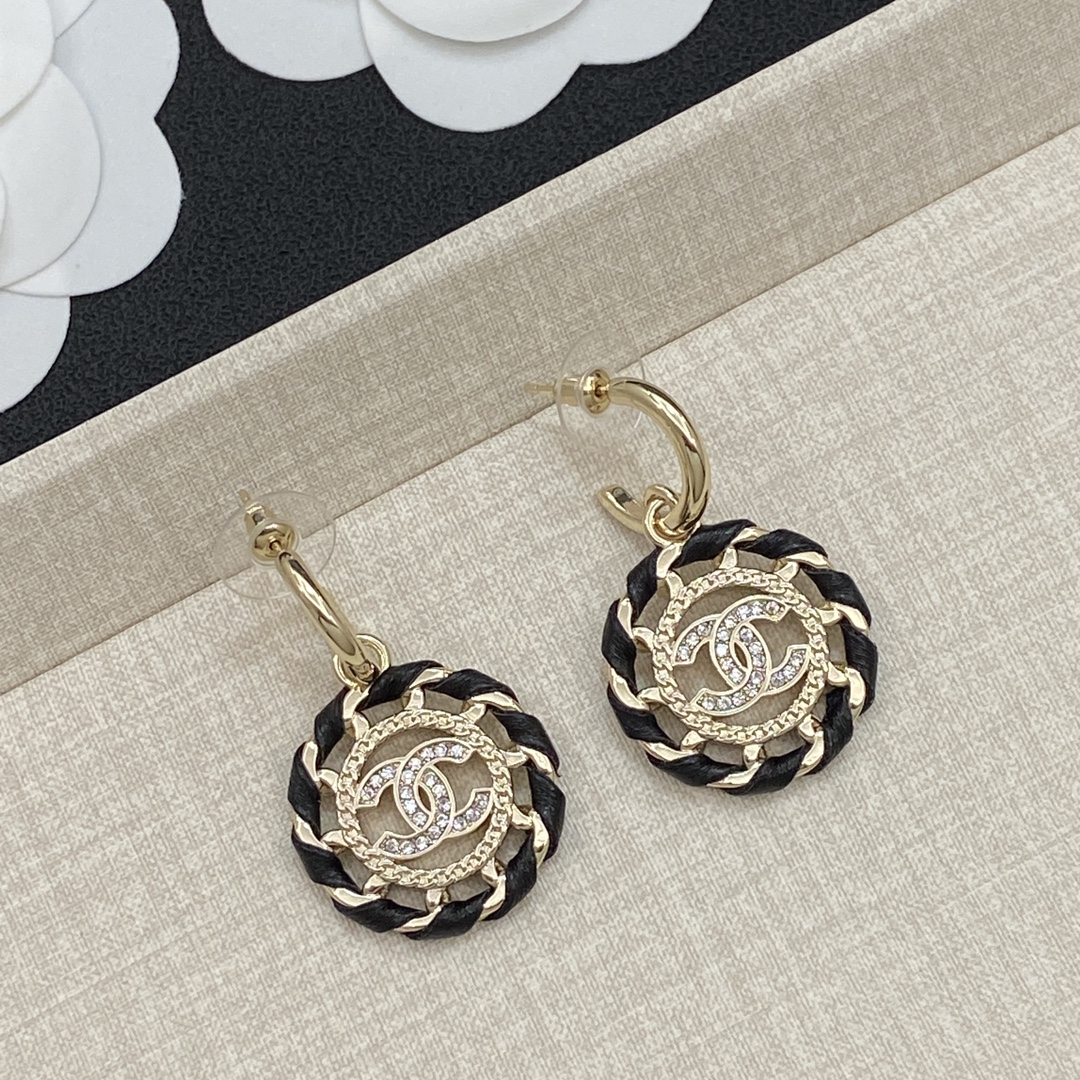 [TOP] CHANEL Earrings - Gold