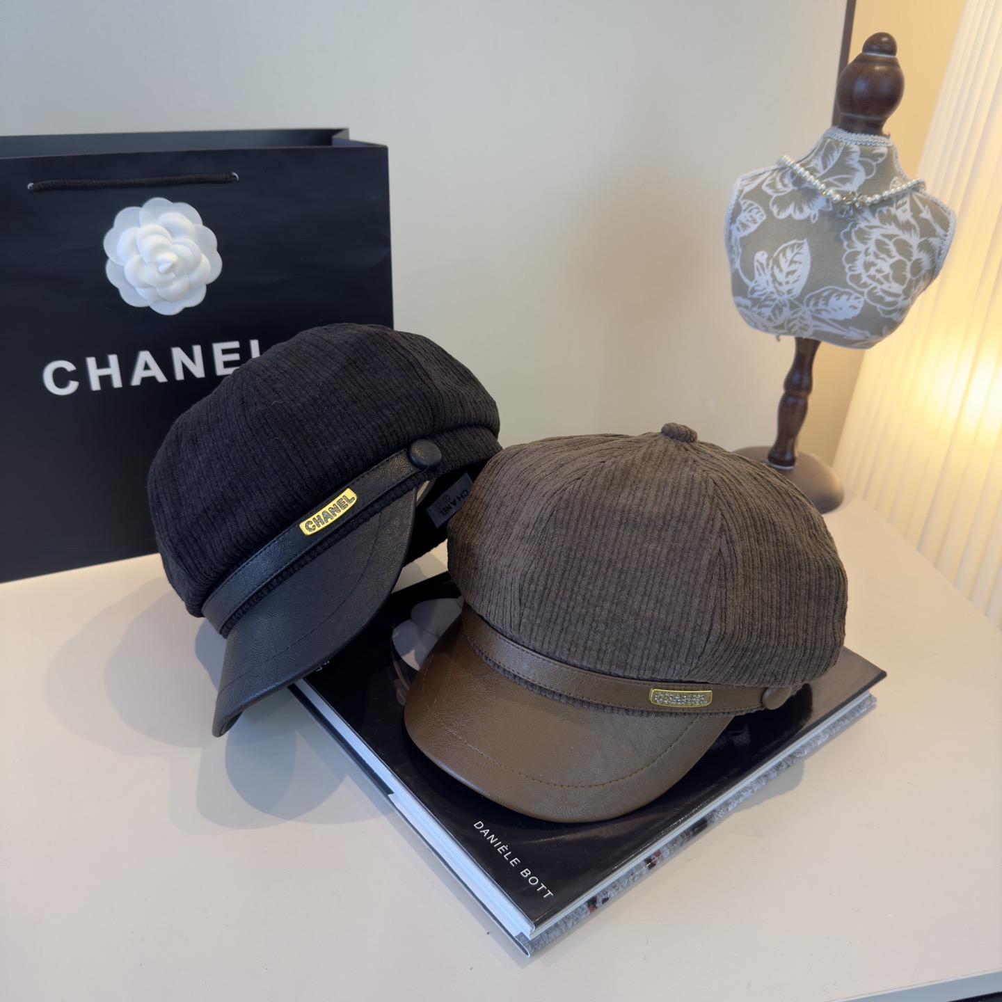 [TOP] CHANEL Beret Hat - 2 Colors