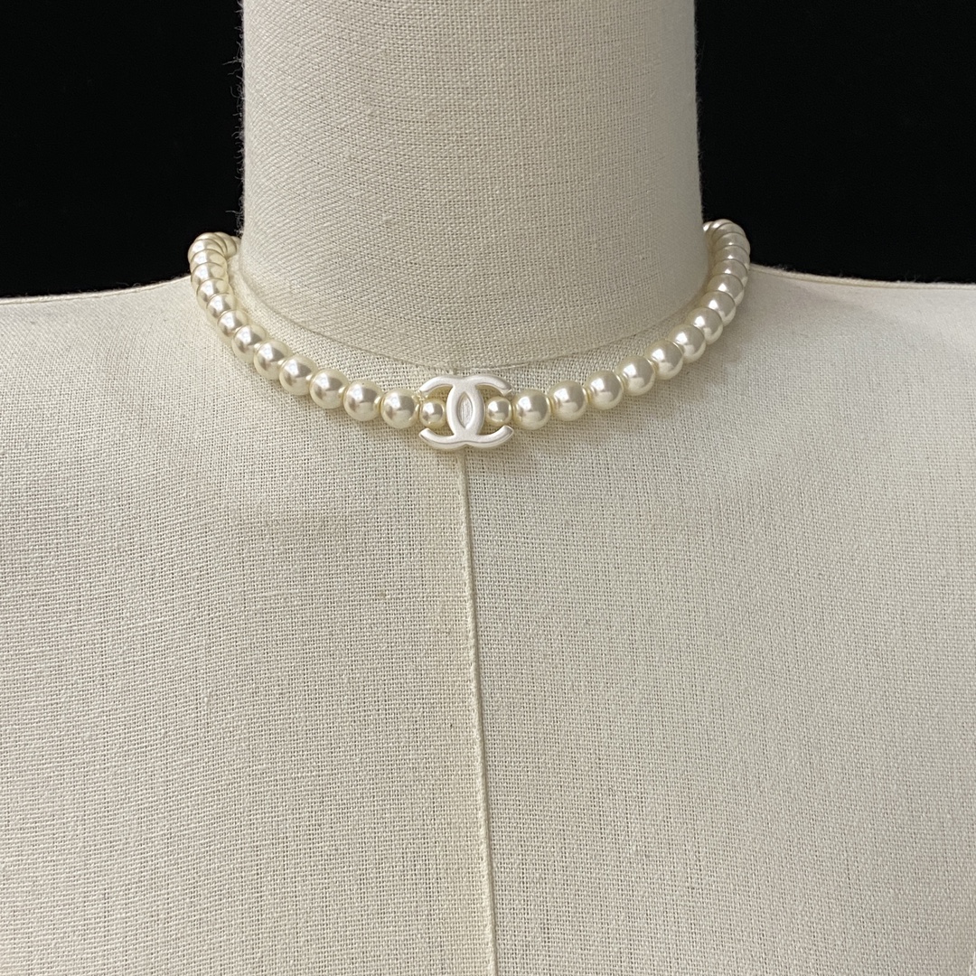 [TOP] CHANEL Pearl Necklace - White