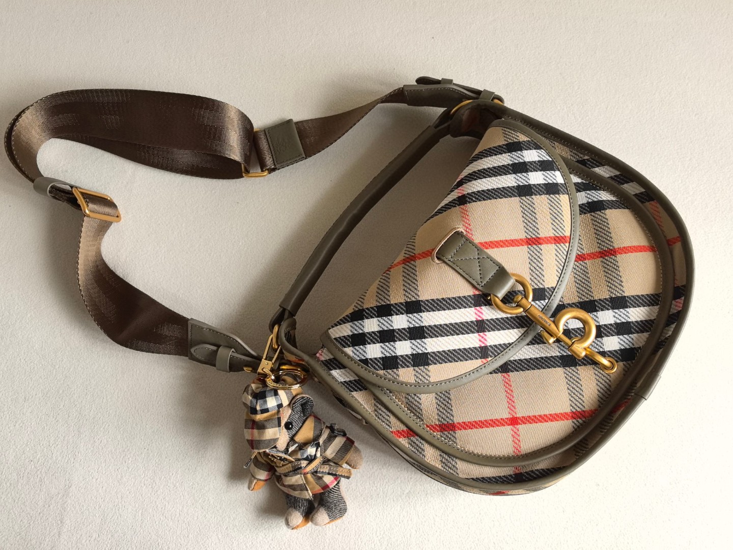 [TOP] BURBERRY Messenger Bag 27.5 x 11 x 19cm - Brown