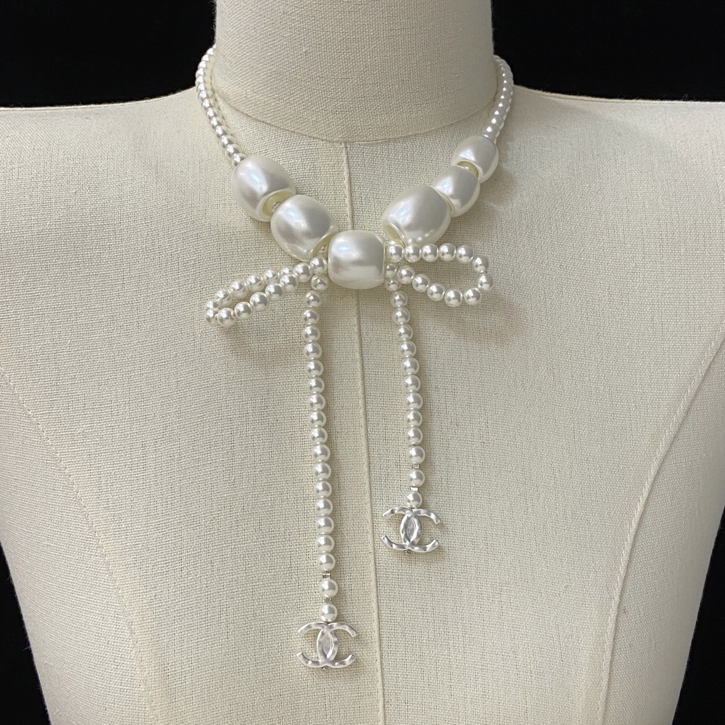 [TOP] CHANEL Long Pearl Necklace - White