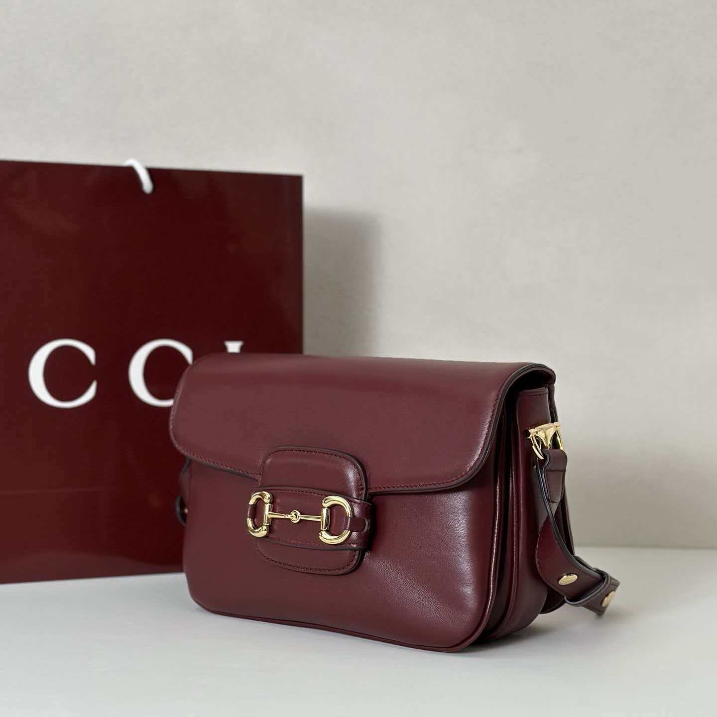 [TOP] GUCCI Horsebit 1955 Aura Small Shoulder Bag 26x17.5x10cm - Red