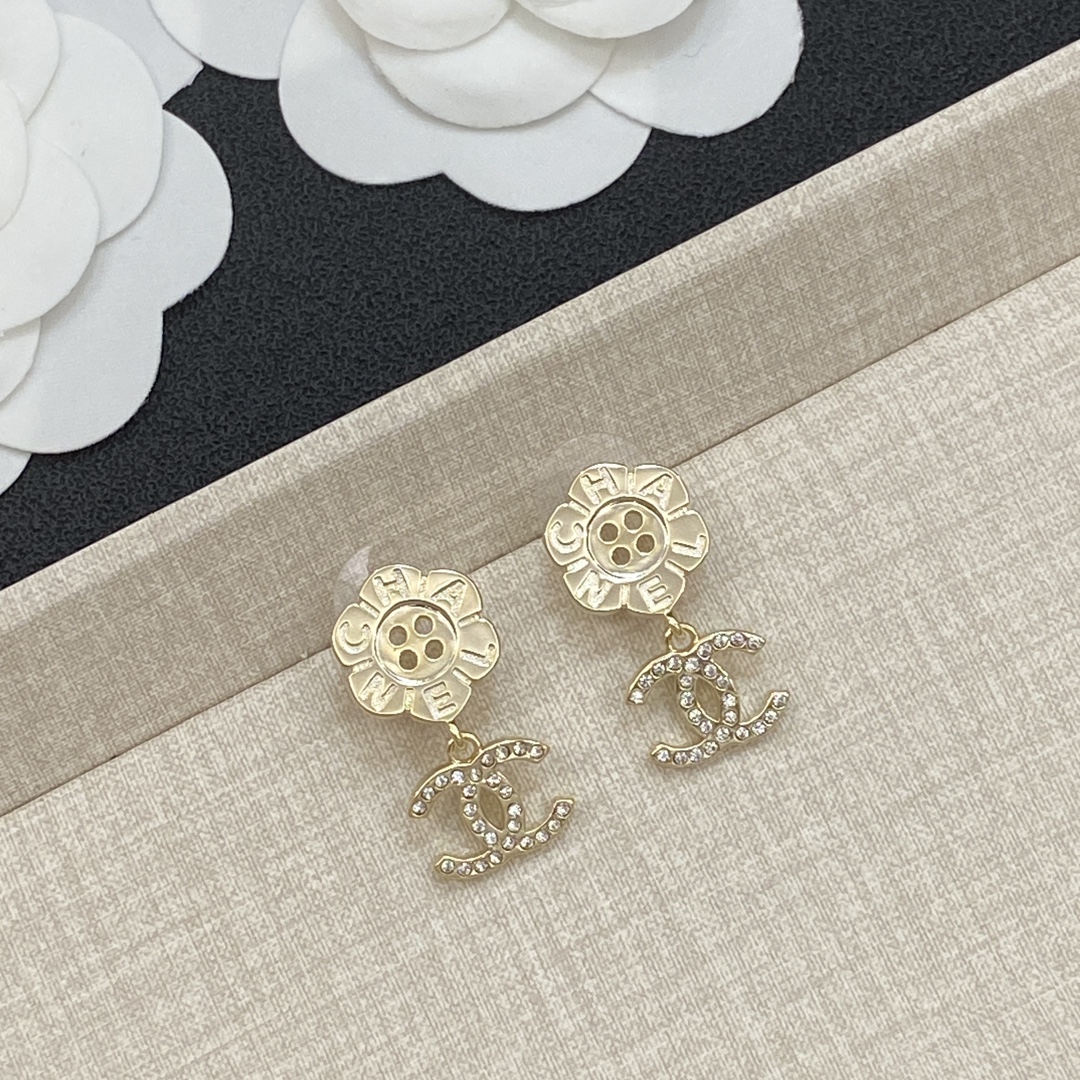 [TOP] CHANEL CC Earrings - Gold