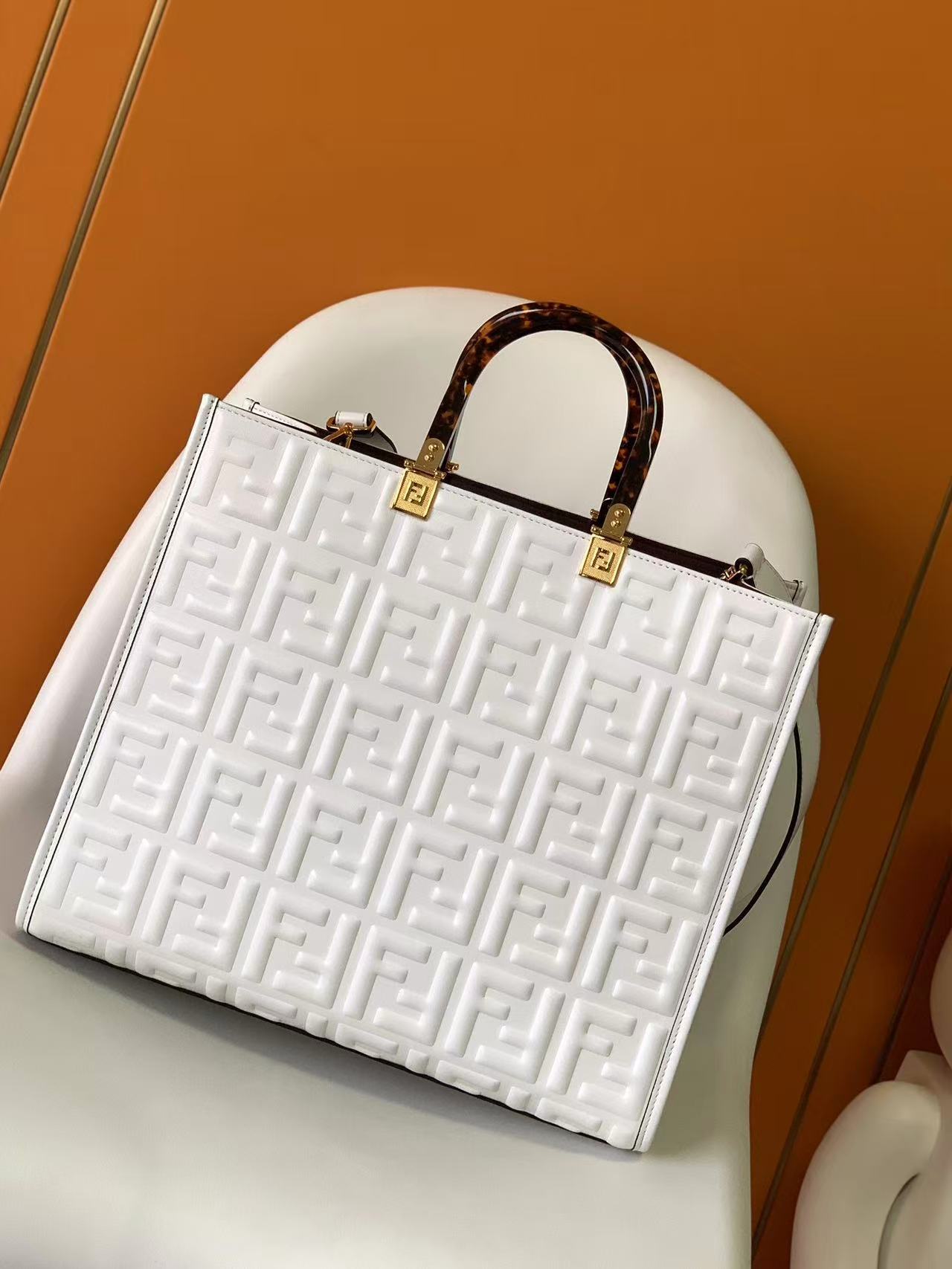 [TOP] FENDI Embossed Medium Sunshine Tote - White