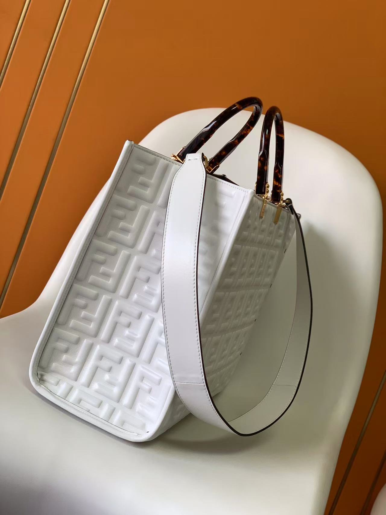 [TOP] FENDI Embossed Medium Sunshine Tote - White