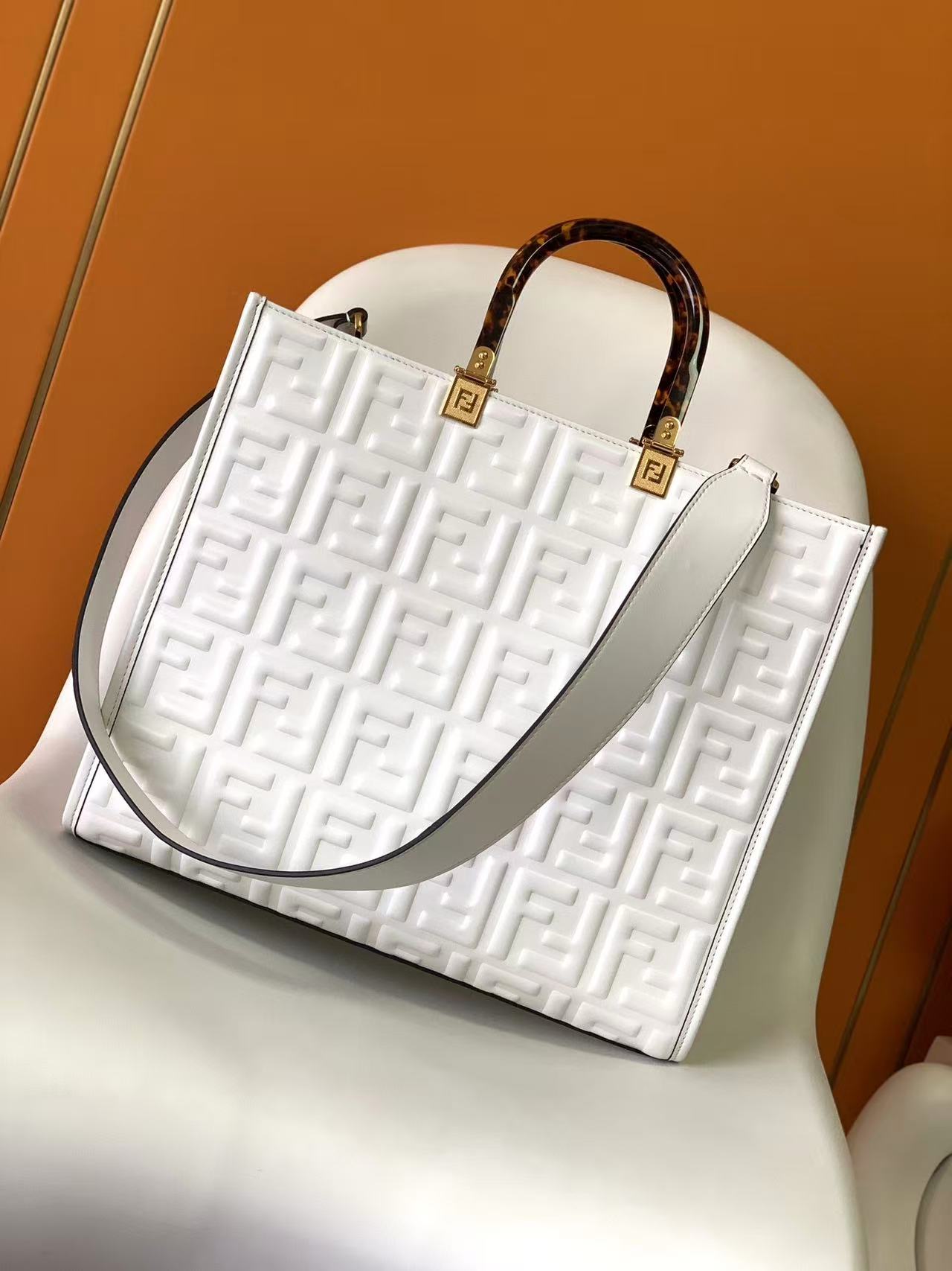 [TOP] FENDI Embossed Medium Sunshine Tote - White