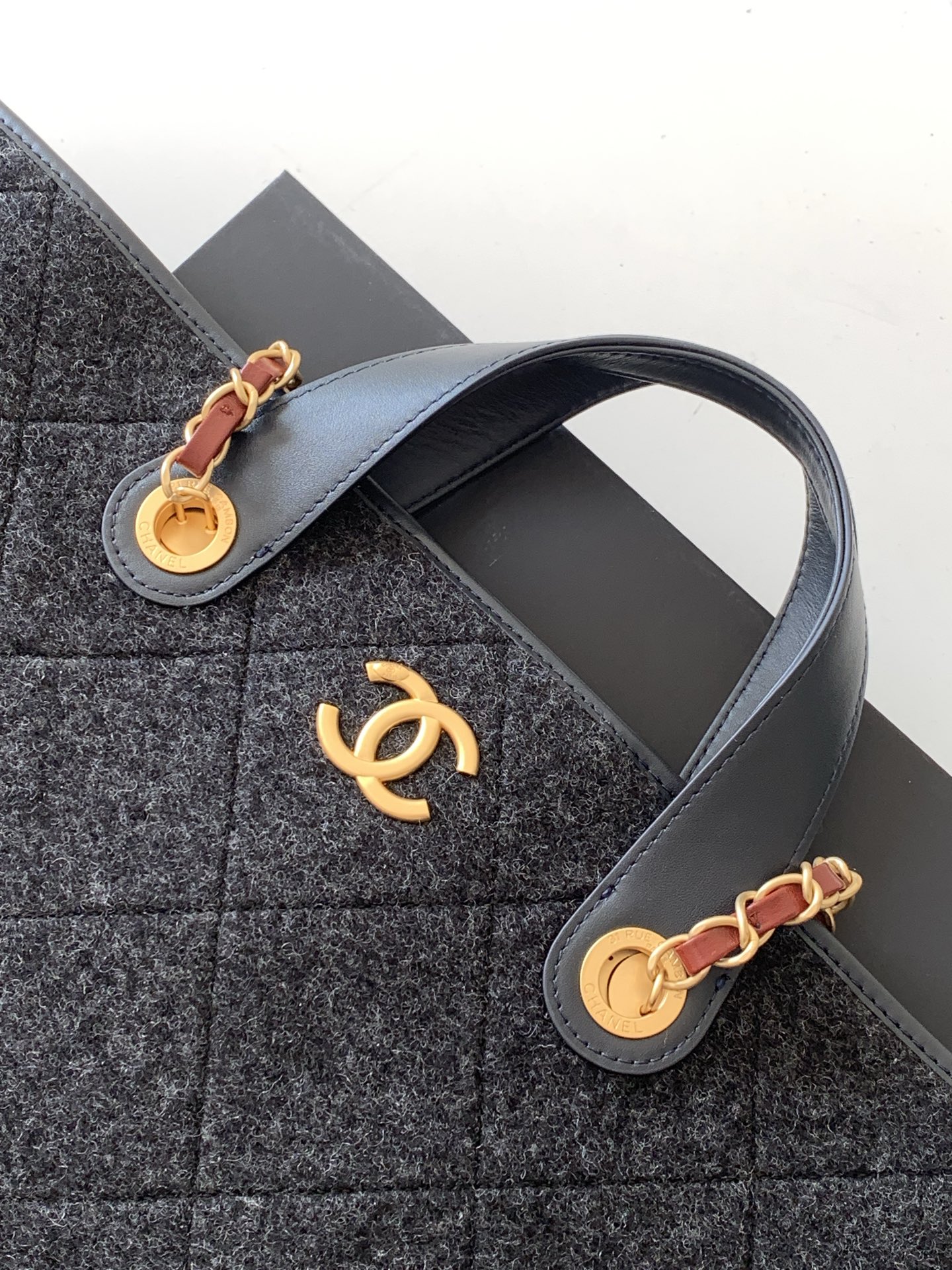 [TOP] CHANEL Felt Tote Bag 32-60-17 cm - Black